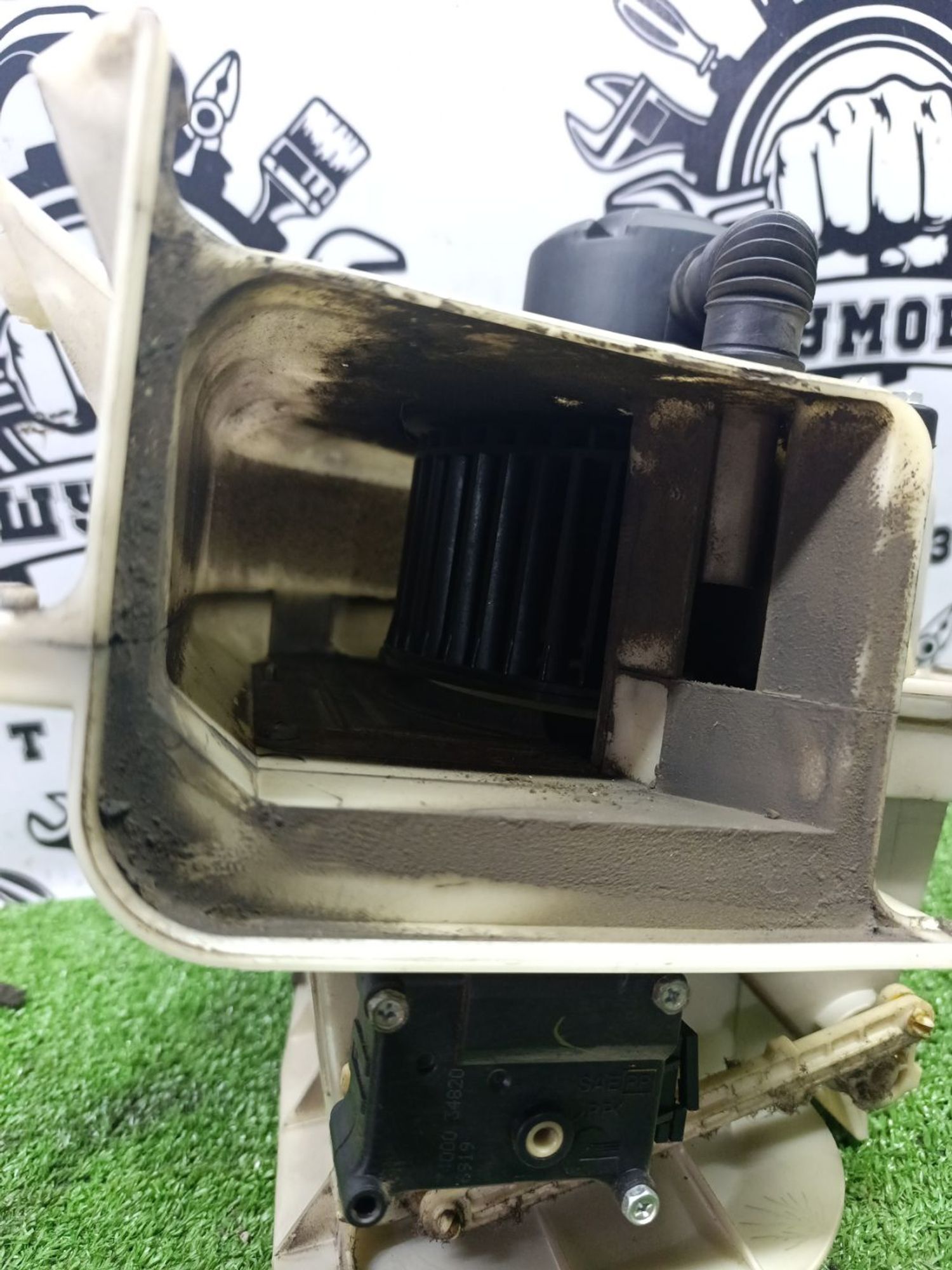 https://ycs.partsauto.market/partsauto-images/thmbs/userImages/cca1856e256b5441544f9aba03b424a6/part/b8c8aa8b-b577-4961-87d6-fe4007a71177_1789469127889.jpg