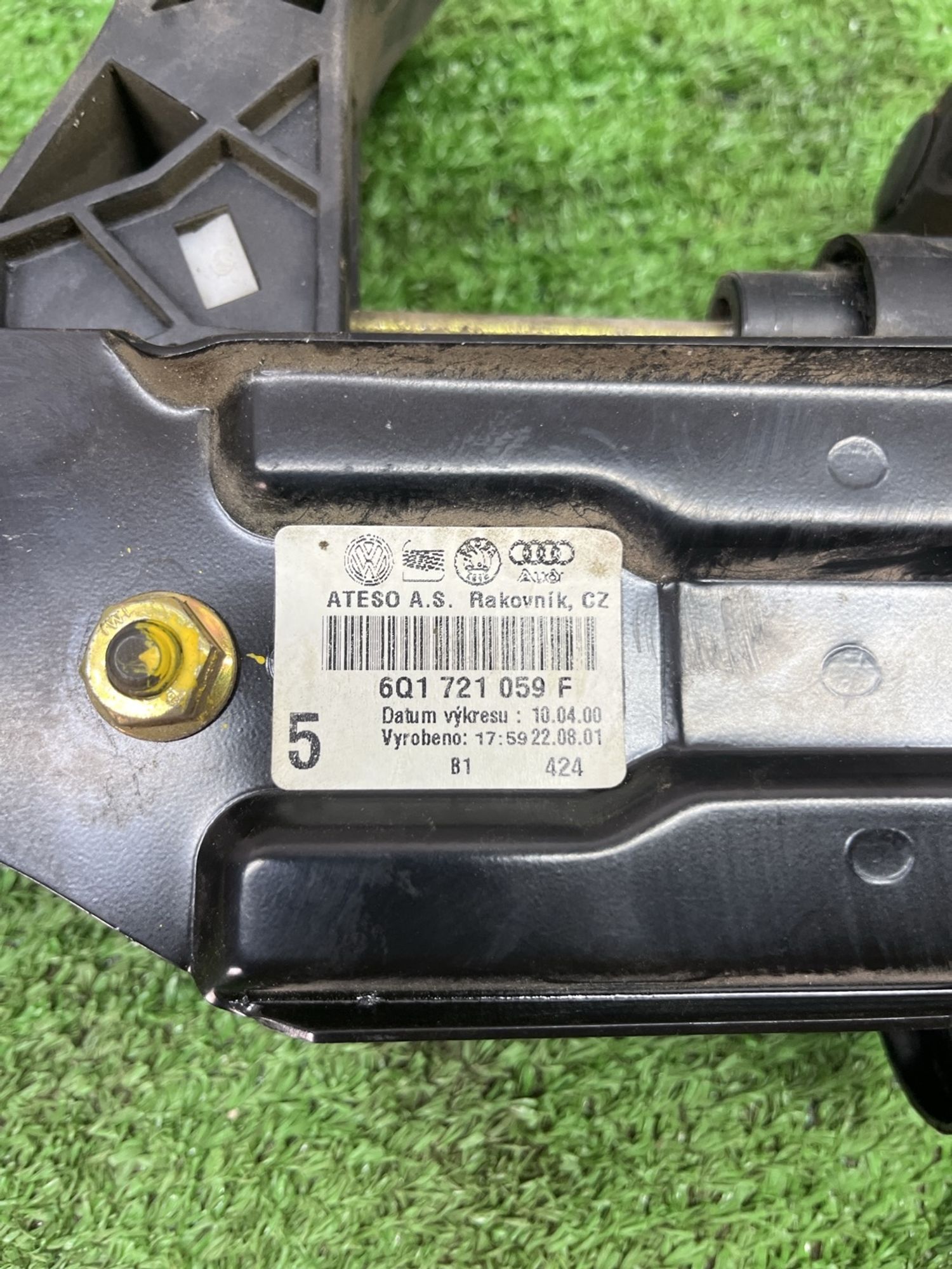 https://ycs.partsauto.market/partsauto-images/thmbs/userImages/cca1856e256b5441544f9aba03b424a6/part/c34ec0d9-2f6a-40f1-80cb-04e6409f47aa_1777184227675.jpg