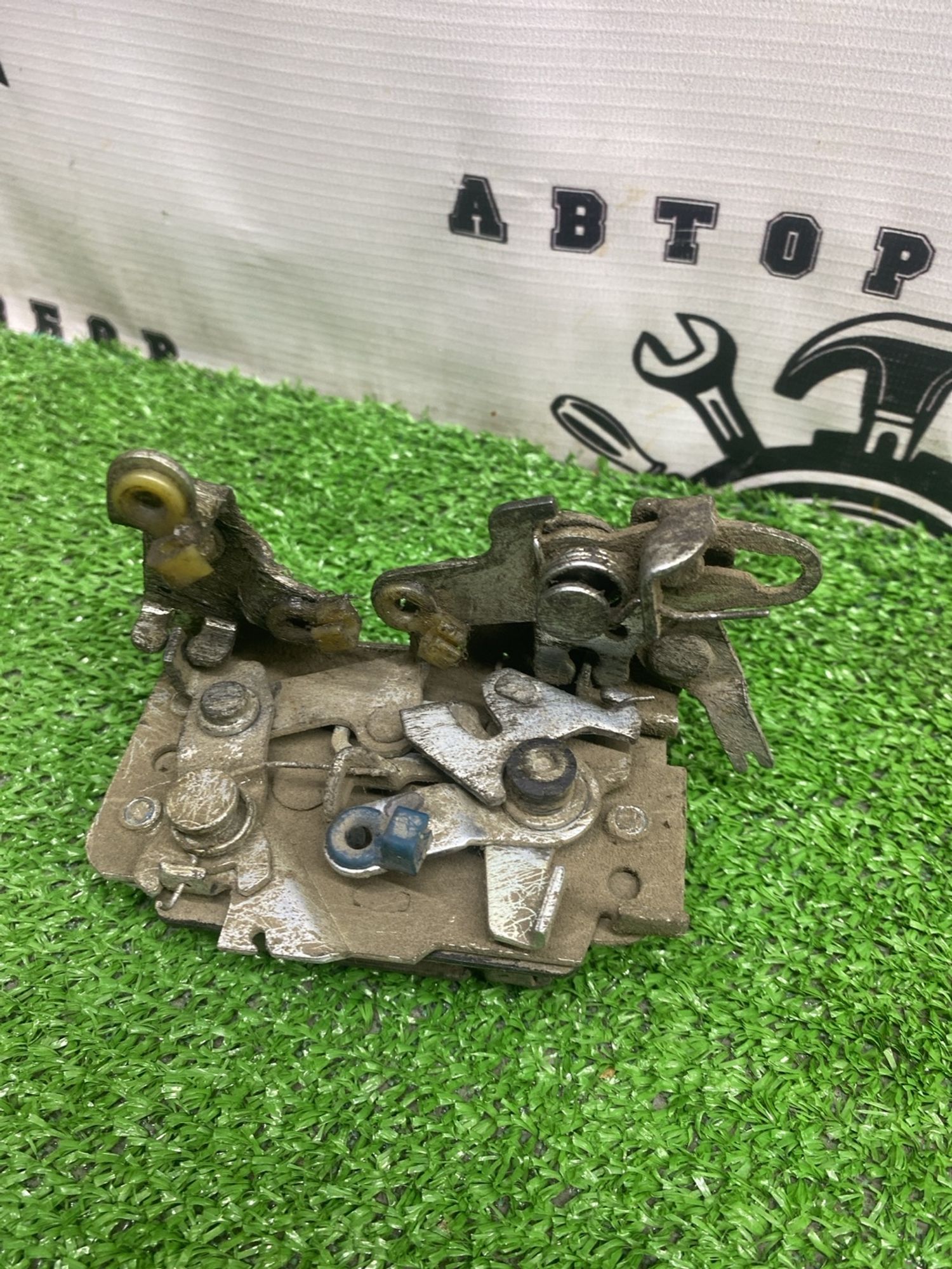 https://ycs.partsauto.market/partsauto-images/thmbs/userImages/cca1856e256b5441544f9aba03b424a6/part/e6228c7d-e2ee-41c9-a337-5b4a94154c66_1780466883253.jpg
