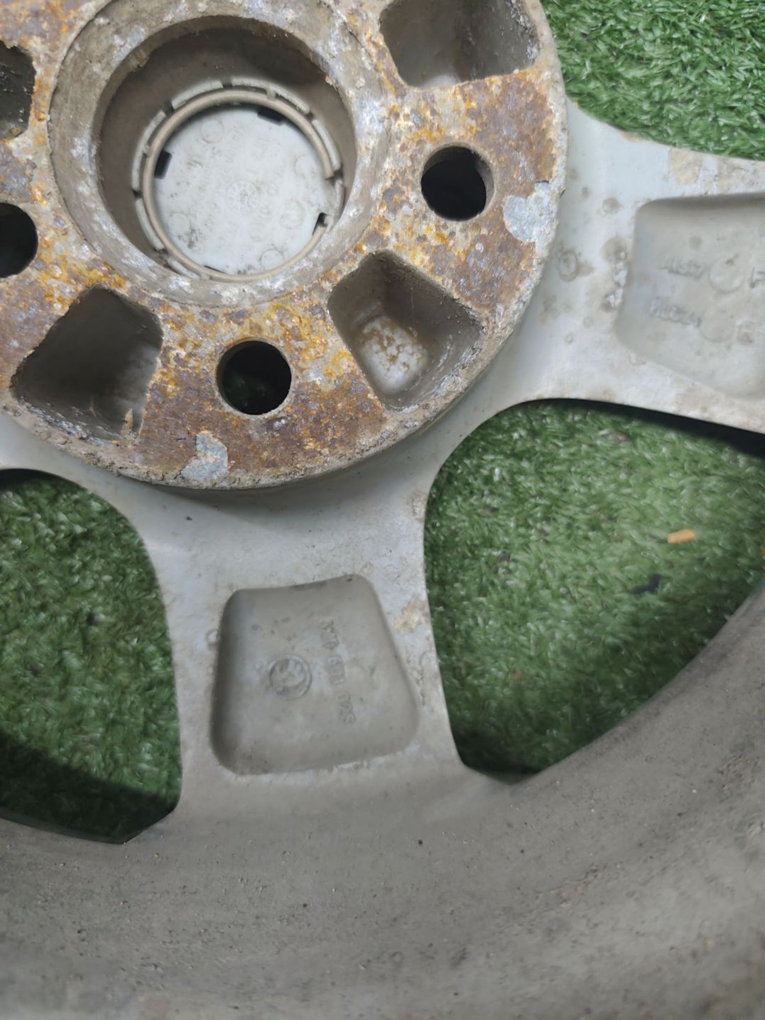 https://ycs.partsauto.market/partsauto-images/thmbs/userImages/cca1856e256b5441544f9aba03b424a6/part/e82a876f-fcab-4771-bac5-6cd45b56935b_1783680170875.jpg