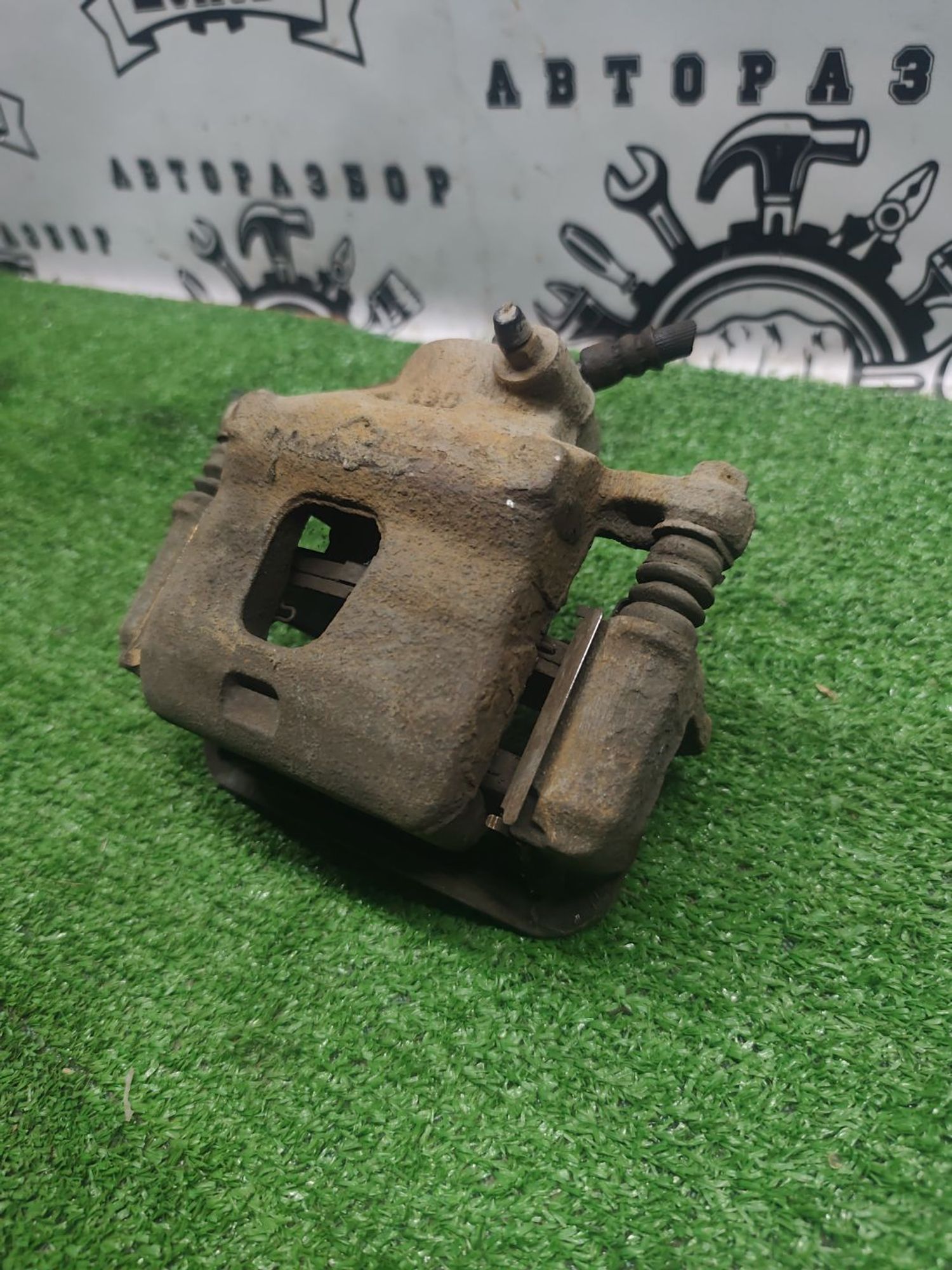 https://ycs.partsauto.market/partsauto-images/thmbs/userImages/cca1856e256b5441544f9aba03b424a6/part/f052b7e2-cb43-46f9-a959-7b68fb2af40b_1789380466943.jpg