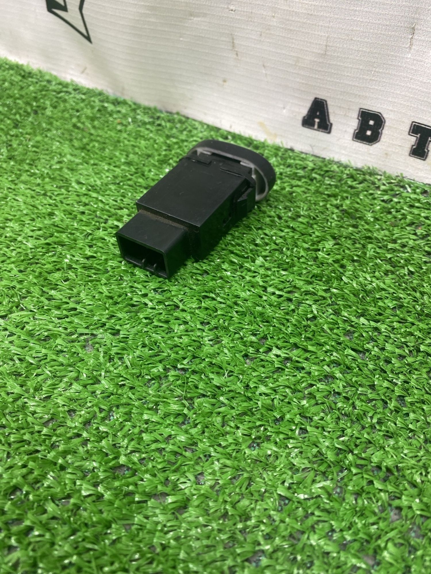 https://ycs.partsauto.market/partsauto-images/thmbs/userImages/cca1856e256b5441544f9aba03b424a6/part/f9098fb0-4a49-4db6-b264-524b40a976c4_1780556415377.jpg