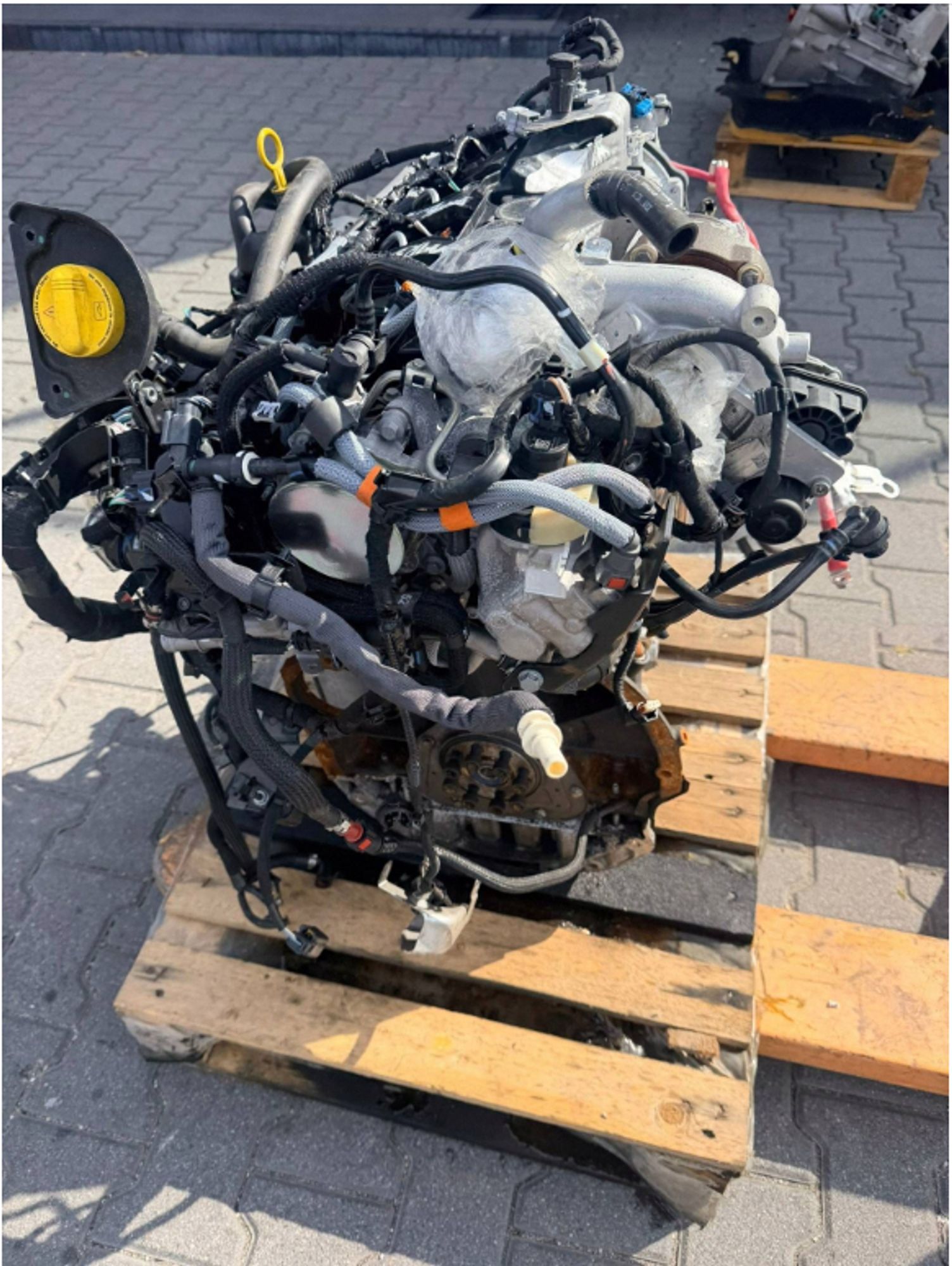 https://ycs.partsauto.market/partsauto-images/thmbs/userImages/cfa32db6046a3376bf98065dfe2d16b7/part/d2385d1f-0a29-457f-9e25-476f050a7f8c_1788363425571.jpg