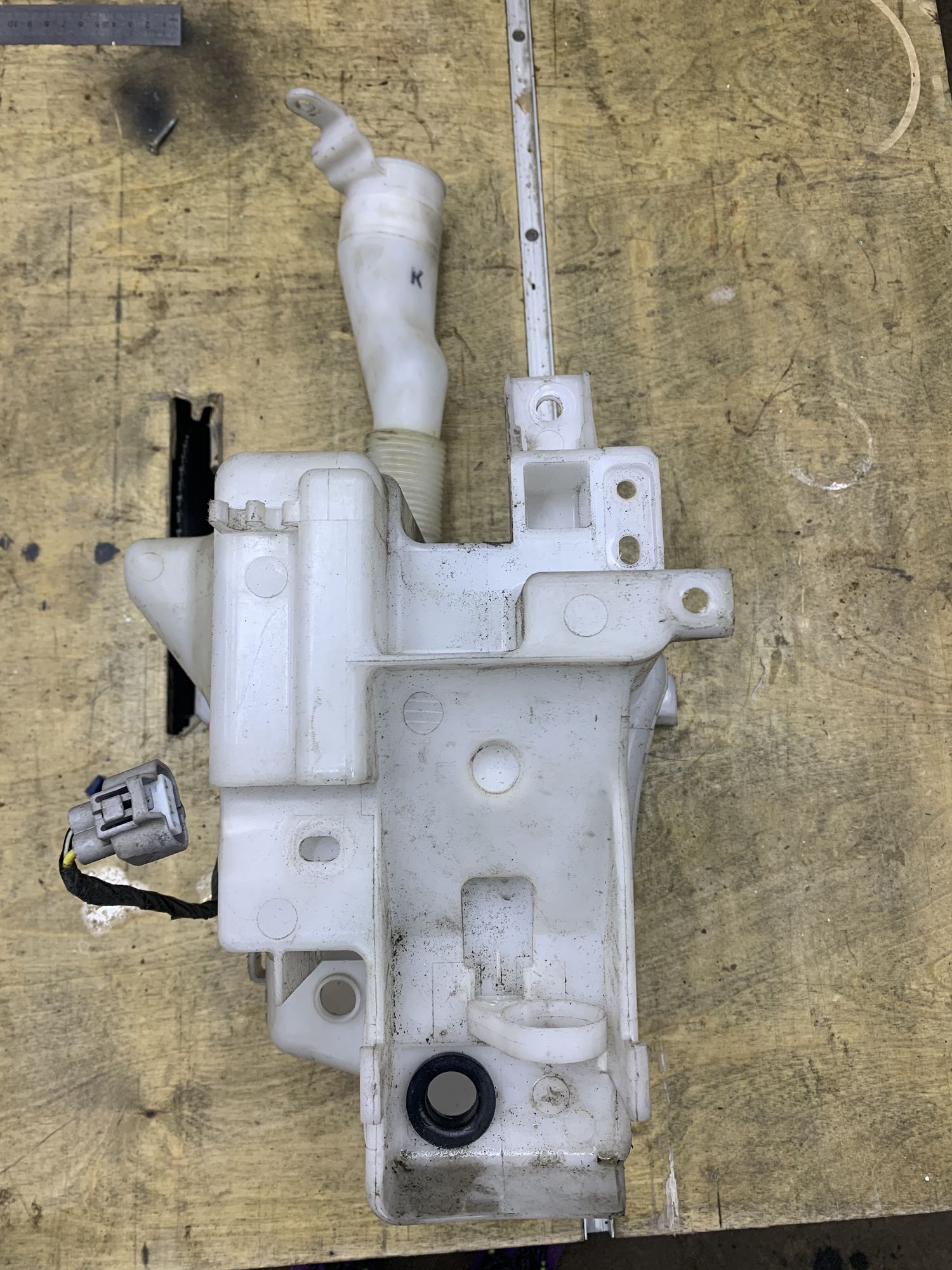 https://ycs.partsauto.market/partsauto-images/thmbs/userImages/cmPgShUU0kg01826C3da781F8VZ2/part/8a1aee3e-8846-4356-9007-c61f21f82e59_1716448664595.jpg