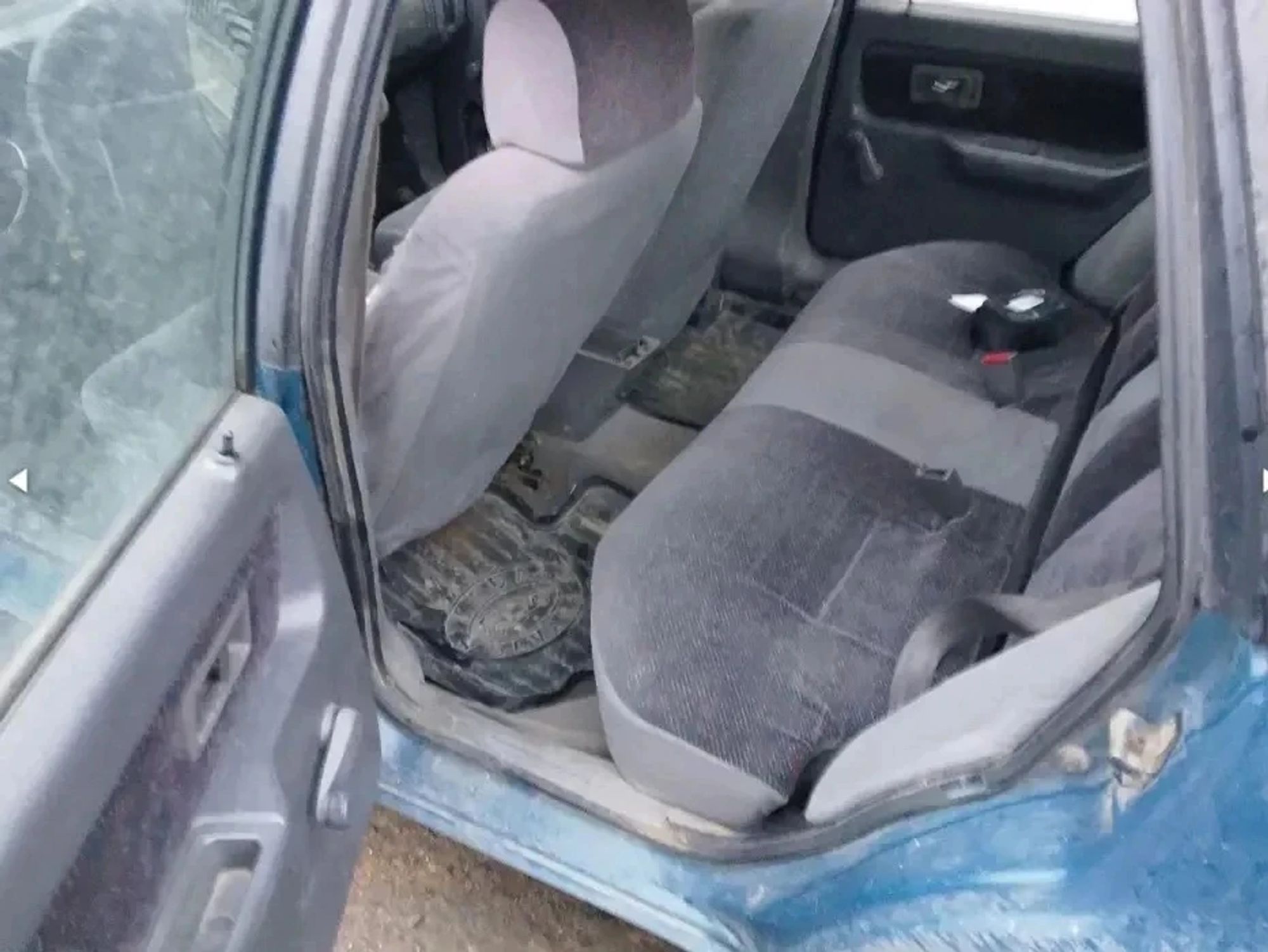 https://ycs.partsauto.market/partsauto-images/thmbs/userImages/d89d66a30f14dbad161fb7a986aa0fe5/car/2061466c-0779-48ec-a108-a53c836da271_1781871696654.jpg
