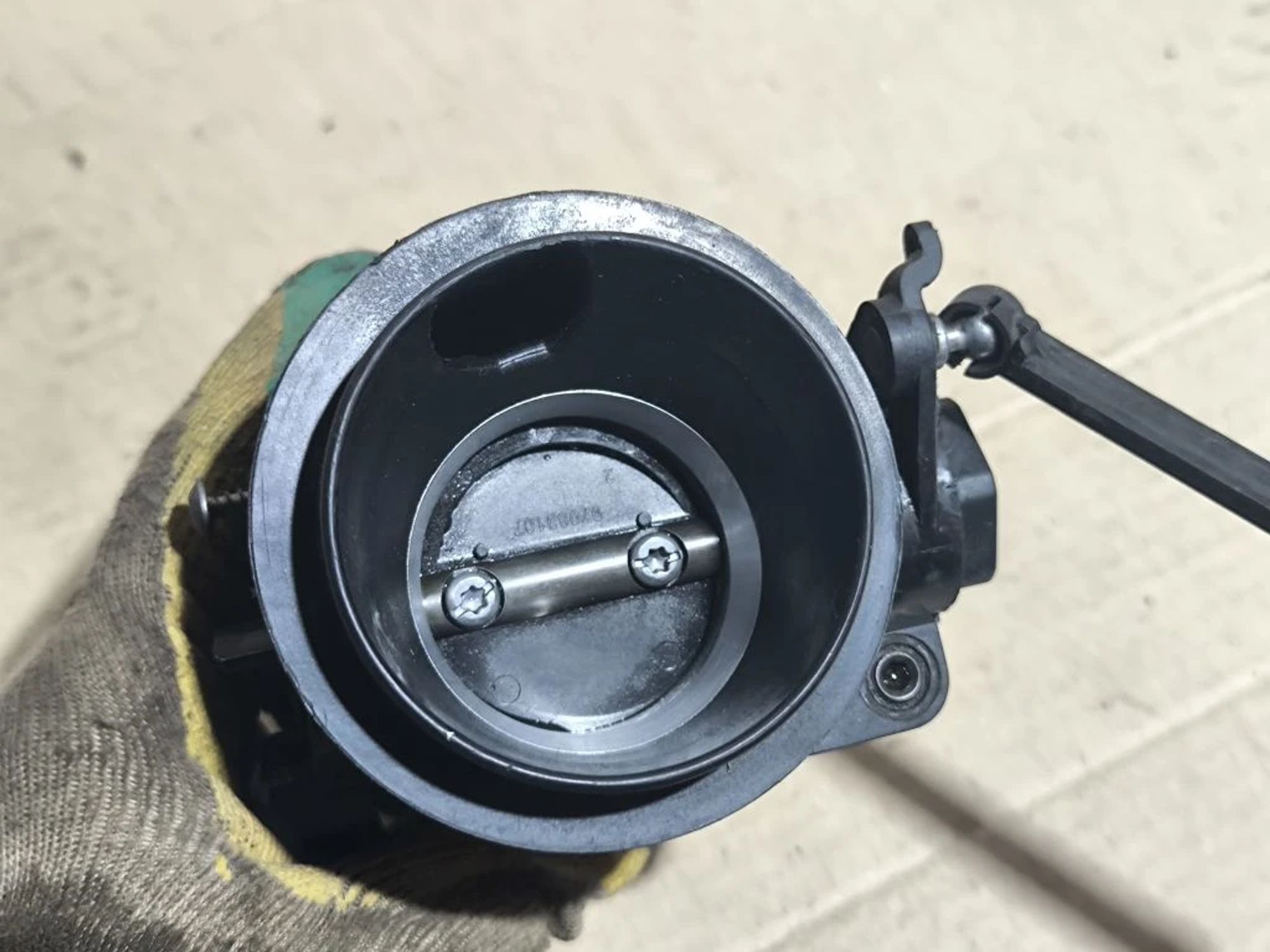 https://ycs.partsauto.market/partsauto-images/thmbs/userImages/d89d66a30f14dbad161fb7a986aa0fe5/part/003d67c7-e7fd-4d33-a5cb-48493c369f2c_1781073467491.jpg