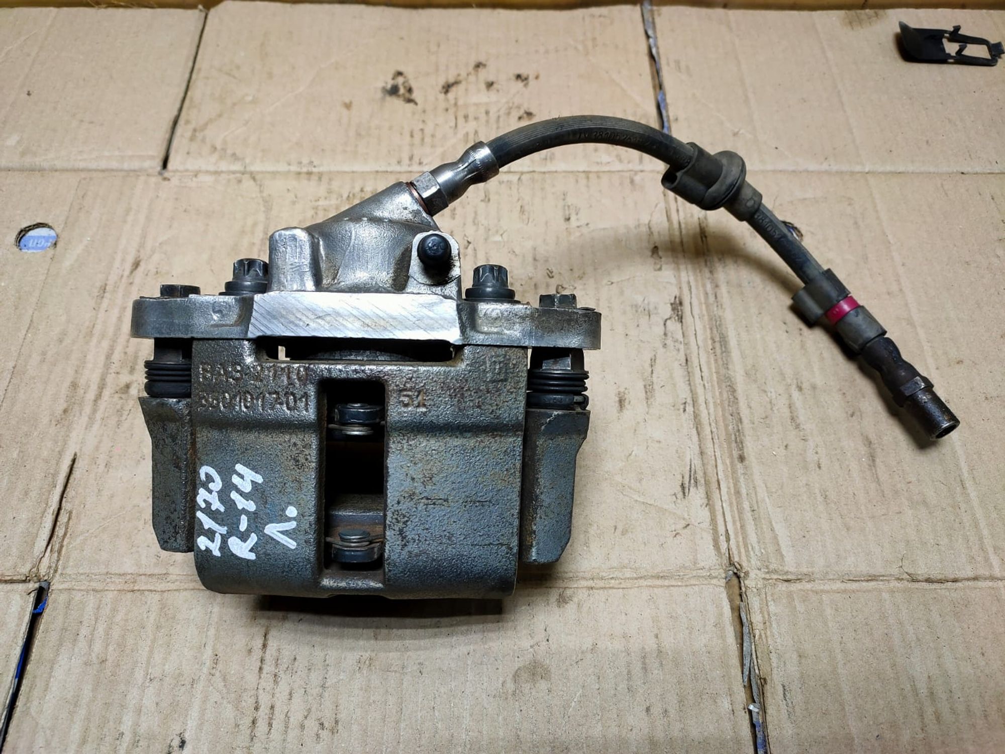https://ycs.partsauto.market/partsauto-images/thmbs/userImages/d89d66a30f14dbad161fb7a986aa0fe5/part/00fdba1d-0164-4598-a015-c08d0c0978e7_1743511789233.jpg