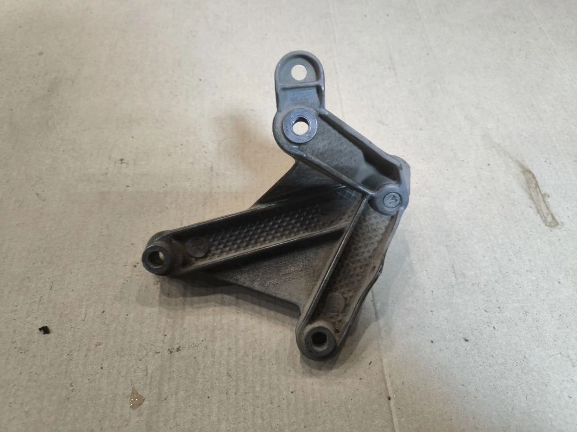 https://ycs.partsauto.market/partsauto-images/thmbs/userImages/d89d66a30f14dbad161fb7a986aa0fe5/part/01e87ca4-847c-4664-850e-ebd7735c483b_1779948387941.jpg