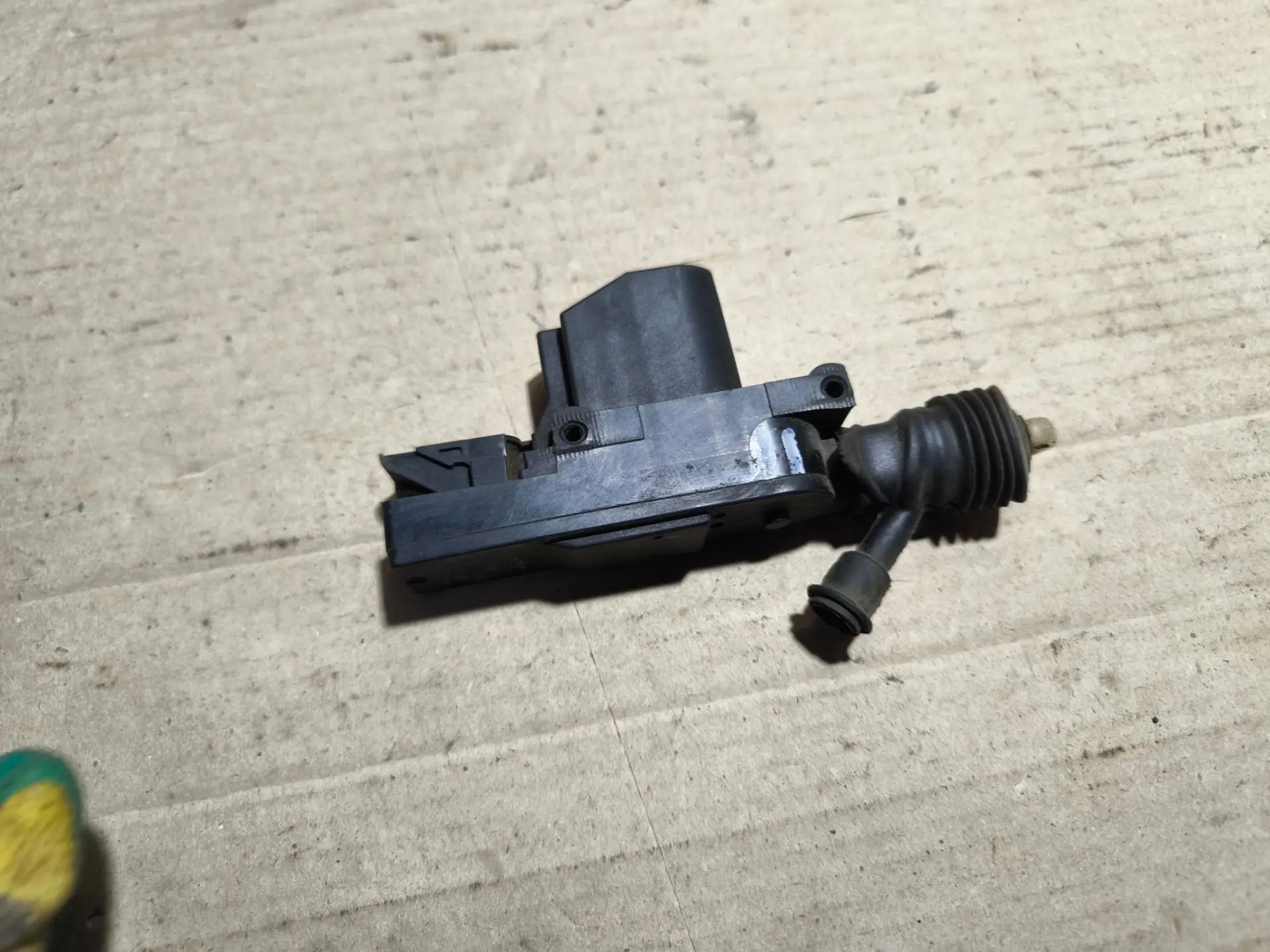 https://ycs.partsauto.market/partsauto-images/thmbs/userImages/d89d66a30f14dbad161fb7a986aa0fe5/part/066a966e-7093-4fb3-85e0-03a68d8175b9_1783353776736.jpg