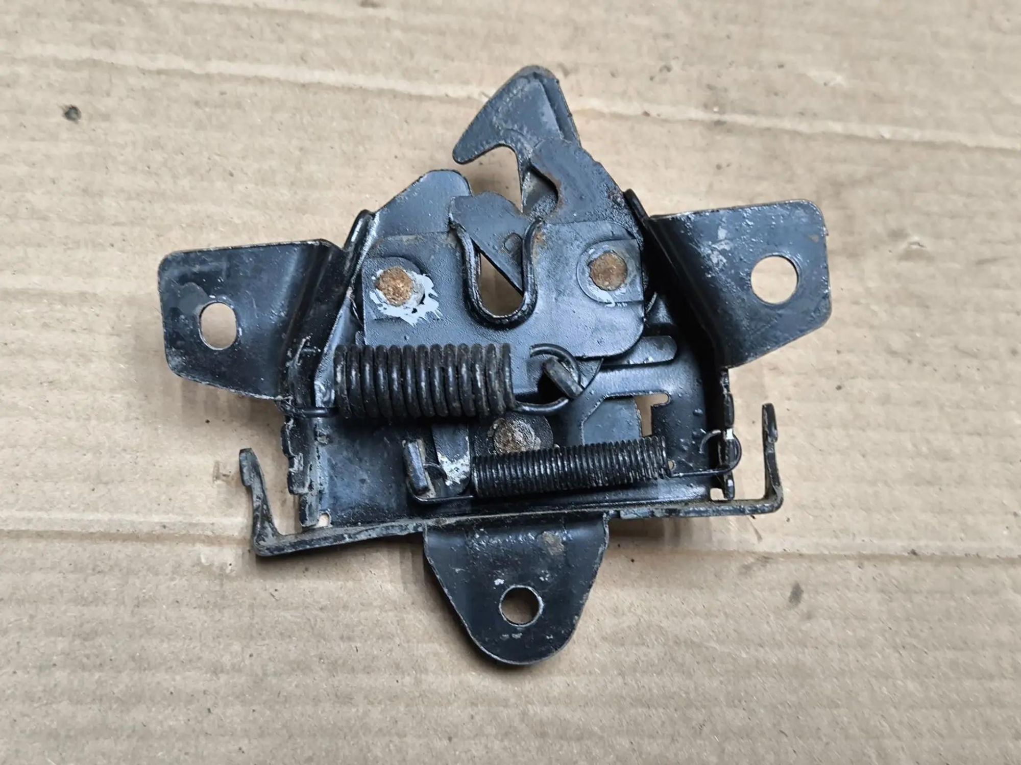 https://ycs.partsauto.market/partsauto-images/thmbs/userImages/d89d66a30f14dbad161fb7a986aa0fe5/part/071088b3-69bd-493f-8d98-330eef1a034a_1785567930612.jpg