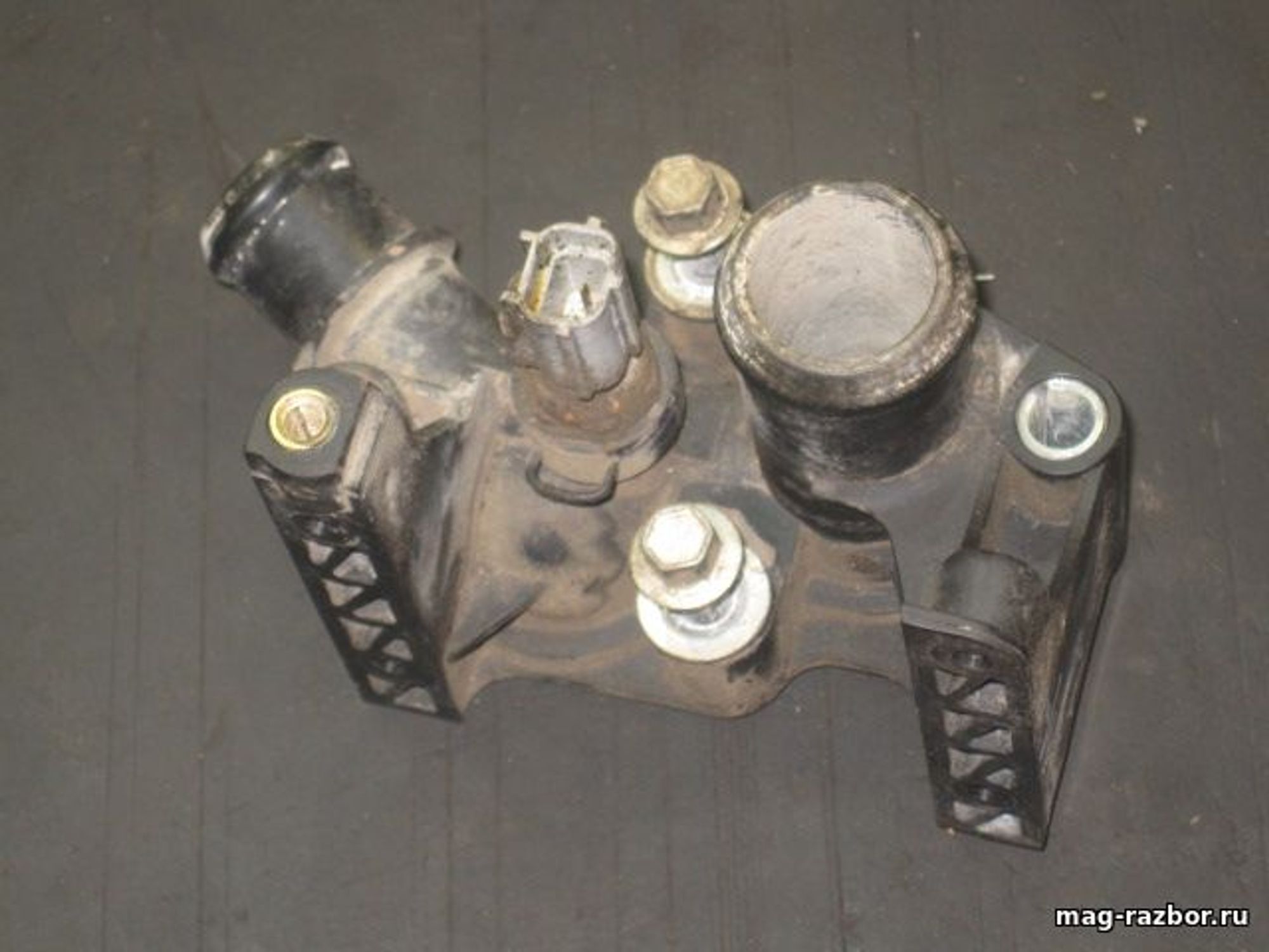 https://ycs.partsauto.market/partsauto-images/thmbs/userImages/d89d66a30f14dbad161fb7a986aa0fe5/part/07fe1bb3-38ab-424d-ba49-c1fa84c8b9a3_1696936159479.jpg