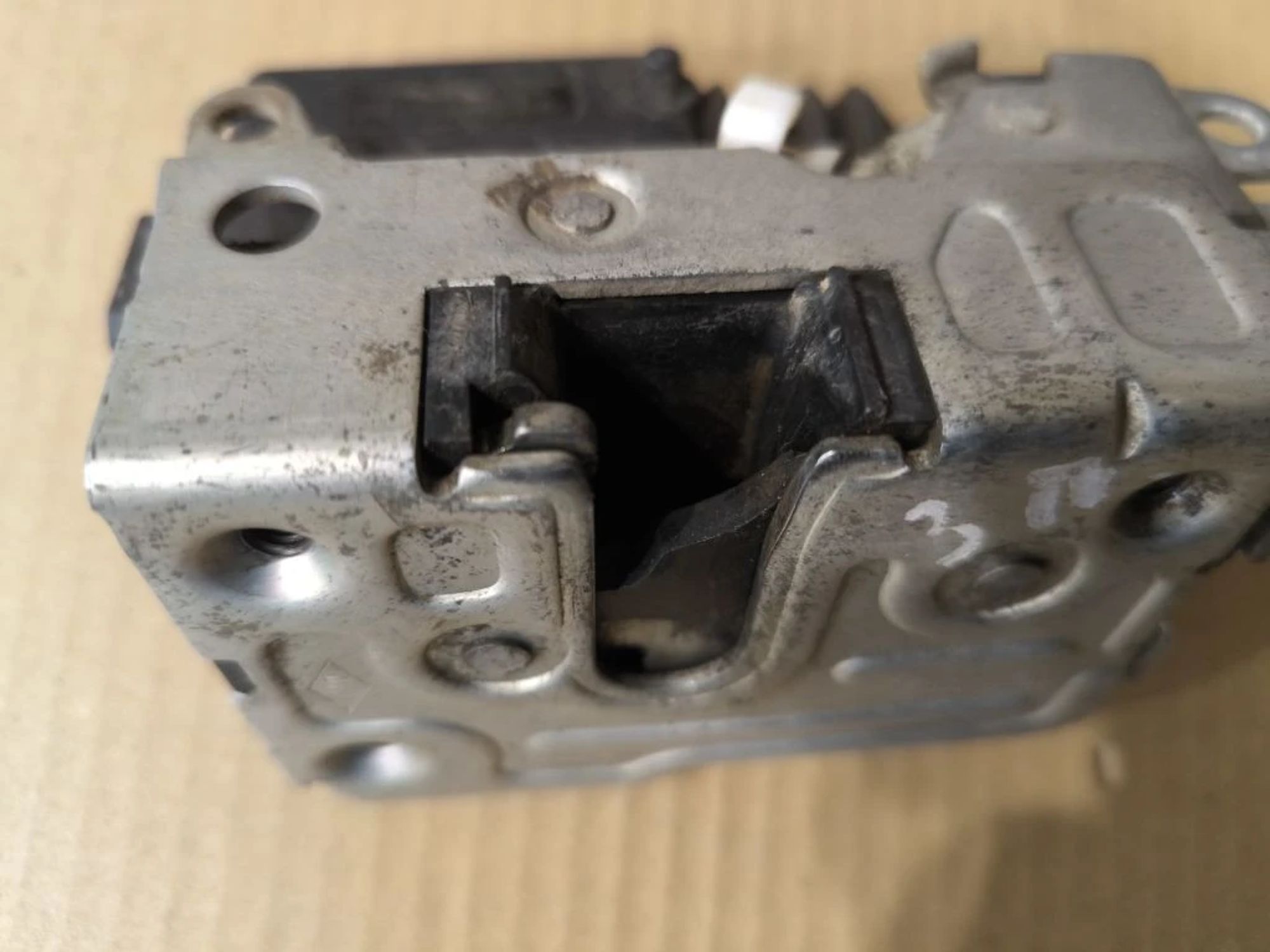 https://ycs.partsauto.market/partsauto-images/thmbs/userImages/d89d66a30f14dbad161fb7a986aa0fe5/part/09173291-3b3a-4273-be27-c208da35382f_1777884126503.jpg