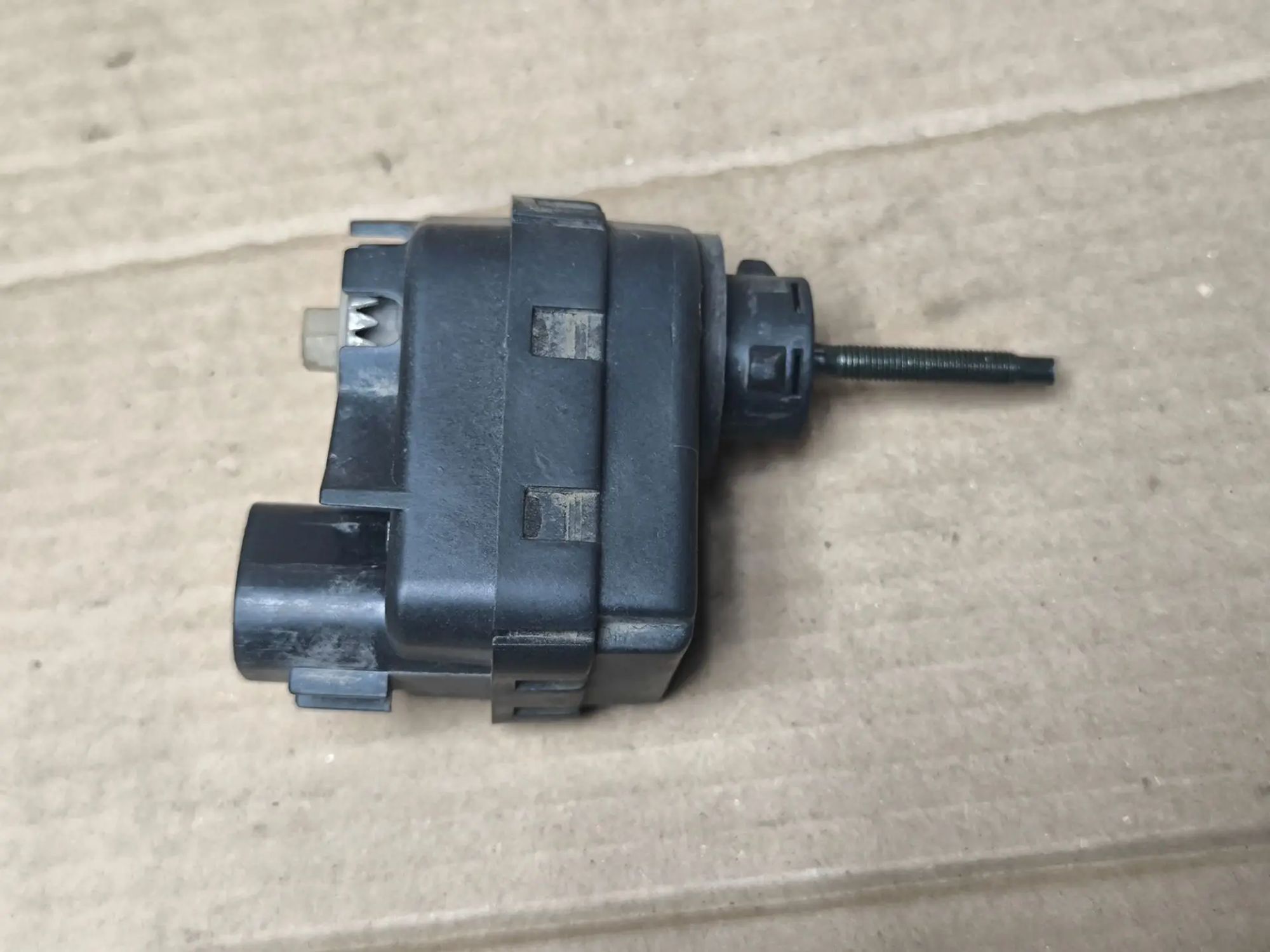 https://ycs.partsauto.market/partsauto-images/thmbs/userImages/d89d66a30f14dbad161fb7a986aa0fe5/part/0da1b7ee-c053-497e-be1d-ff1037abb6e9_1785561868019.jpg