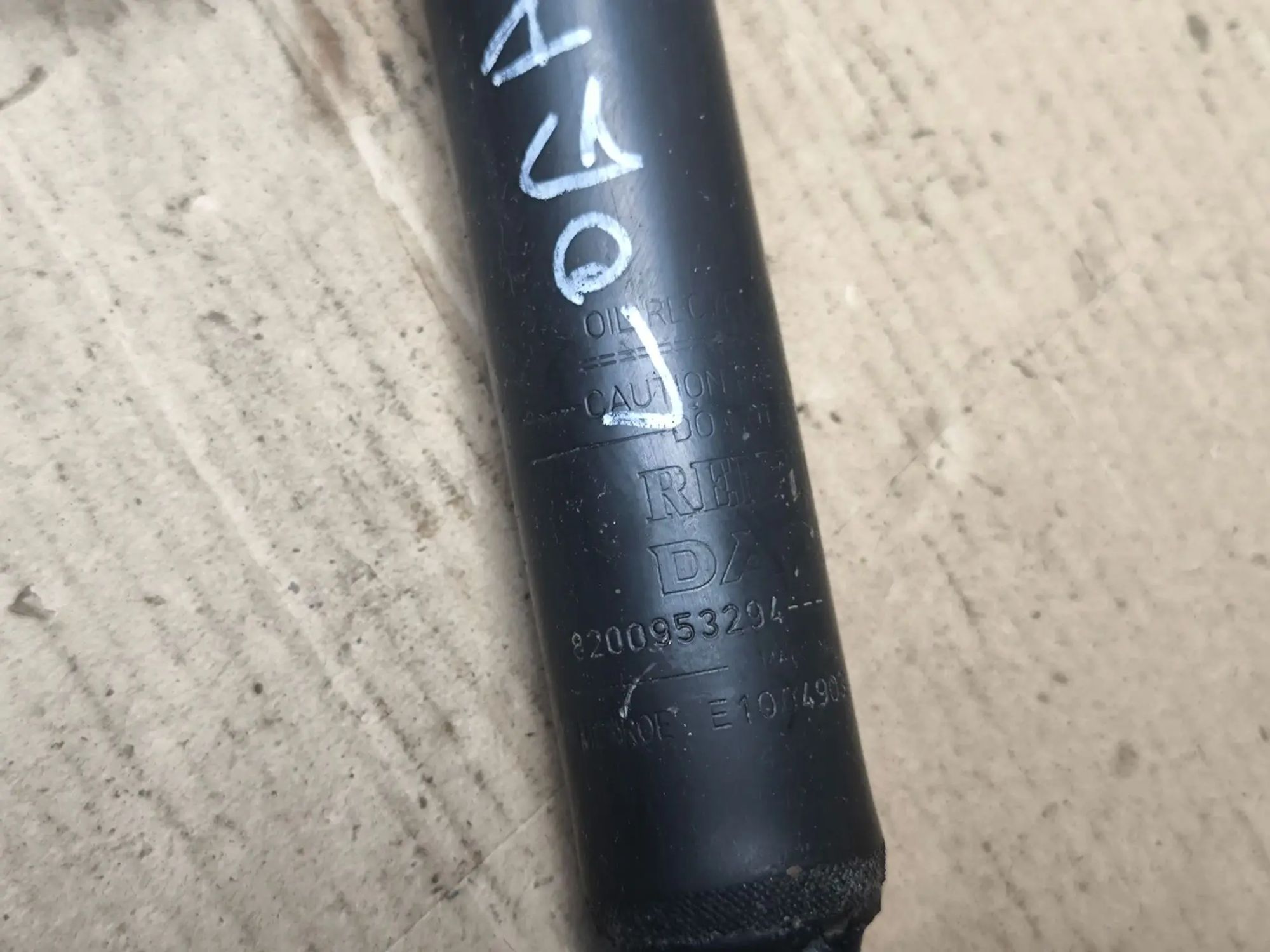 https://ycs.partsauto.market/partsauto-images/thmbs/userImages/d89d66a30f14dbad161fb7a986aa0fe5/part/0e679ce1-a7dc-49ff-8977-a784f8ebc1d2_1783855484765.jpg