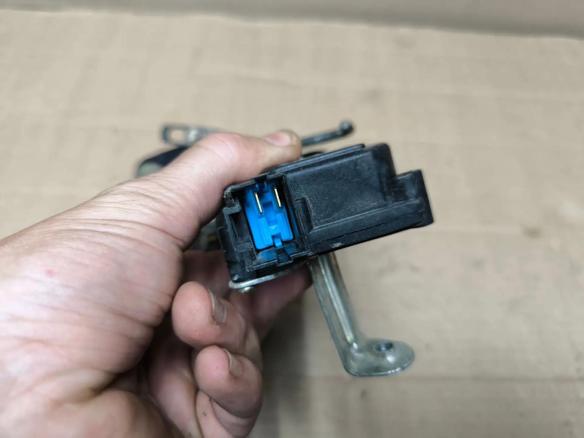 https://ycs.partsauto.market/partsauto-images/thmbs/userImages/d89d66a30f14dbad161fb7a986aa0fe5/part/0eaa5f5f-1fe4-4a56-8d8b-4e70ff52b606_1785570461031.jpg