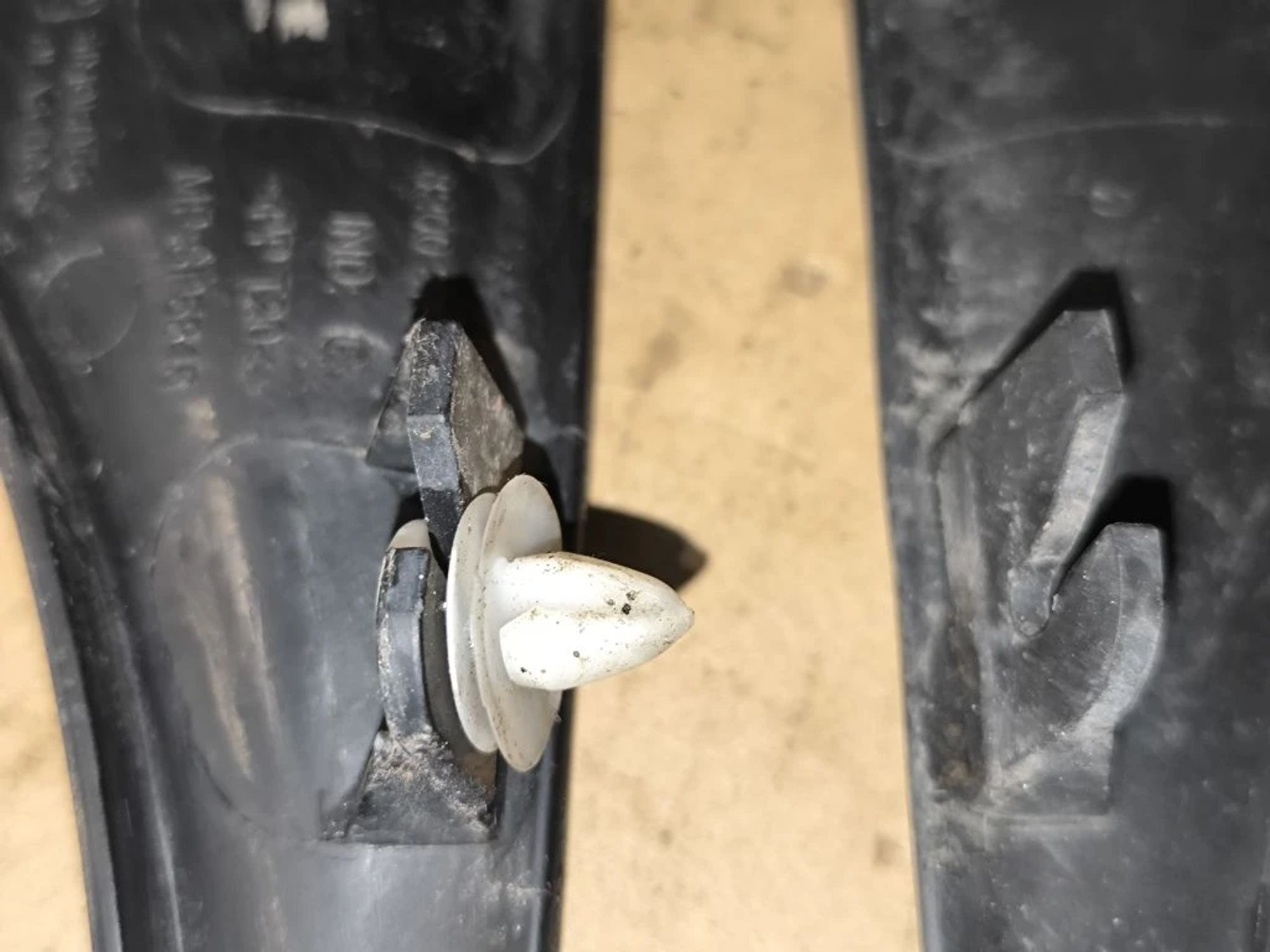 https://ycs.partsauto.market/partsauto-images/thmbs/userImages/d89d66a30f14dbad161fb7a986aa0fe5/part/0f0382b7-b6ef-4934-8813-5ab90fbbc3ec_1777369710041.jpg