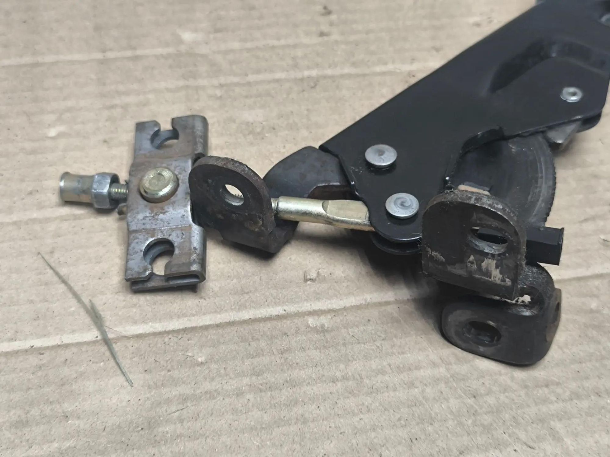 https://ycs.partsauto.market/partsauto-images/thmbs/userImages/d89d66a30f14dbad161fb7a986aa0fe5/part/12557b6a-fb58-48e4-974d-0efe13fe3301_1786264751677.jpg