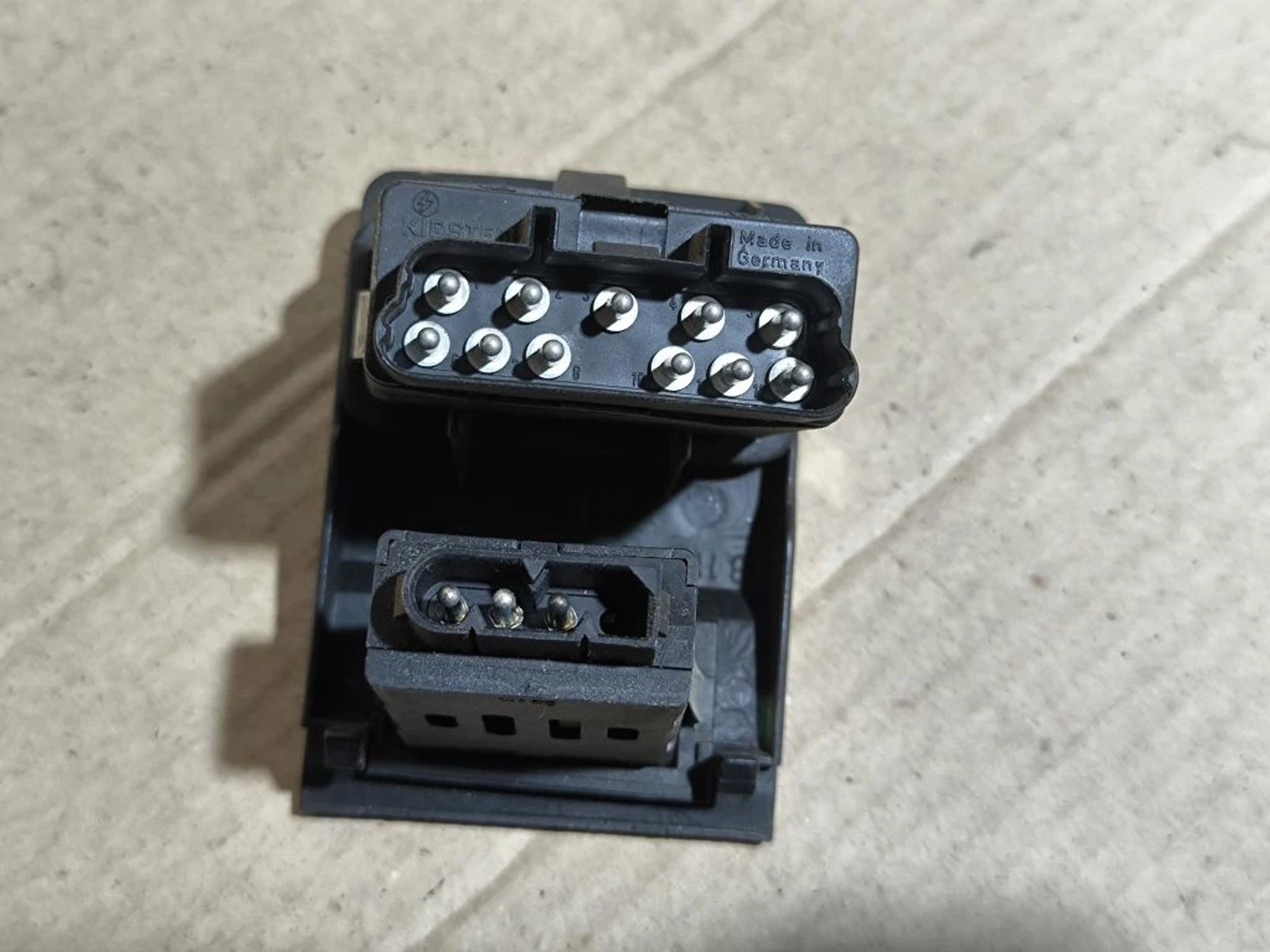 https://ycs.partsauto.market/partsauto-images/thmbs/userImages/d89d66a30f14dbad161fb7a986aa0fe5/part/12bdaadd-d5ec-4c2d-b7b8-b2229dbafce8_1781068284636.jpg