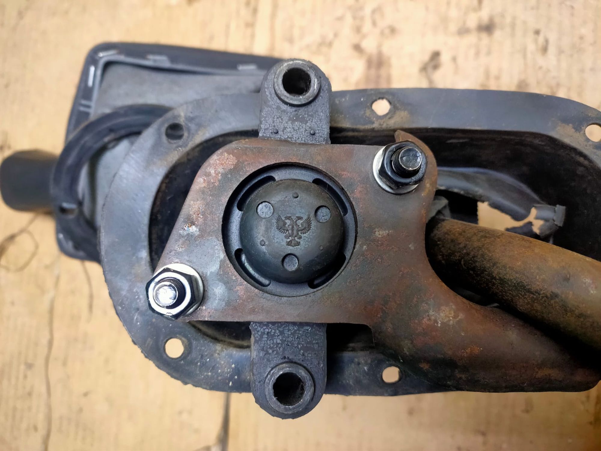 https://ycs.partsauto.market/partsauto-images/thmbs/userImages/d89d66a30f14dbad161fb7a986aa0fe5/part/1483658b-7e44-410e-aa32-63450775172b_1736492511213.jpg