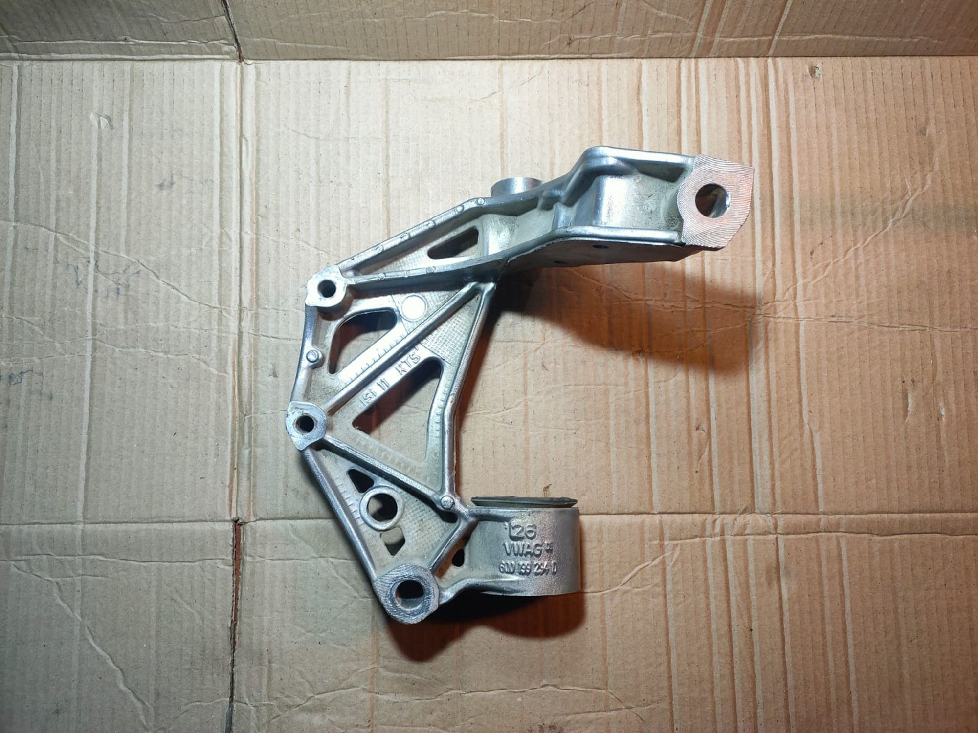 https://ycs.partsauto.market/partsauto-images/thmbs/userImages/d89d66a30f14dbad161fb7a986aa0fe5/part/148d21e2-4795-4e61-88d1-673c45878363_1699606109901.jpg