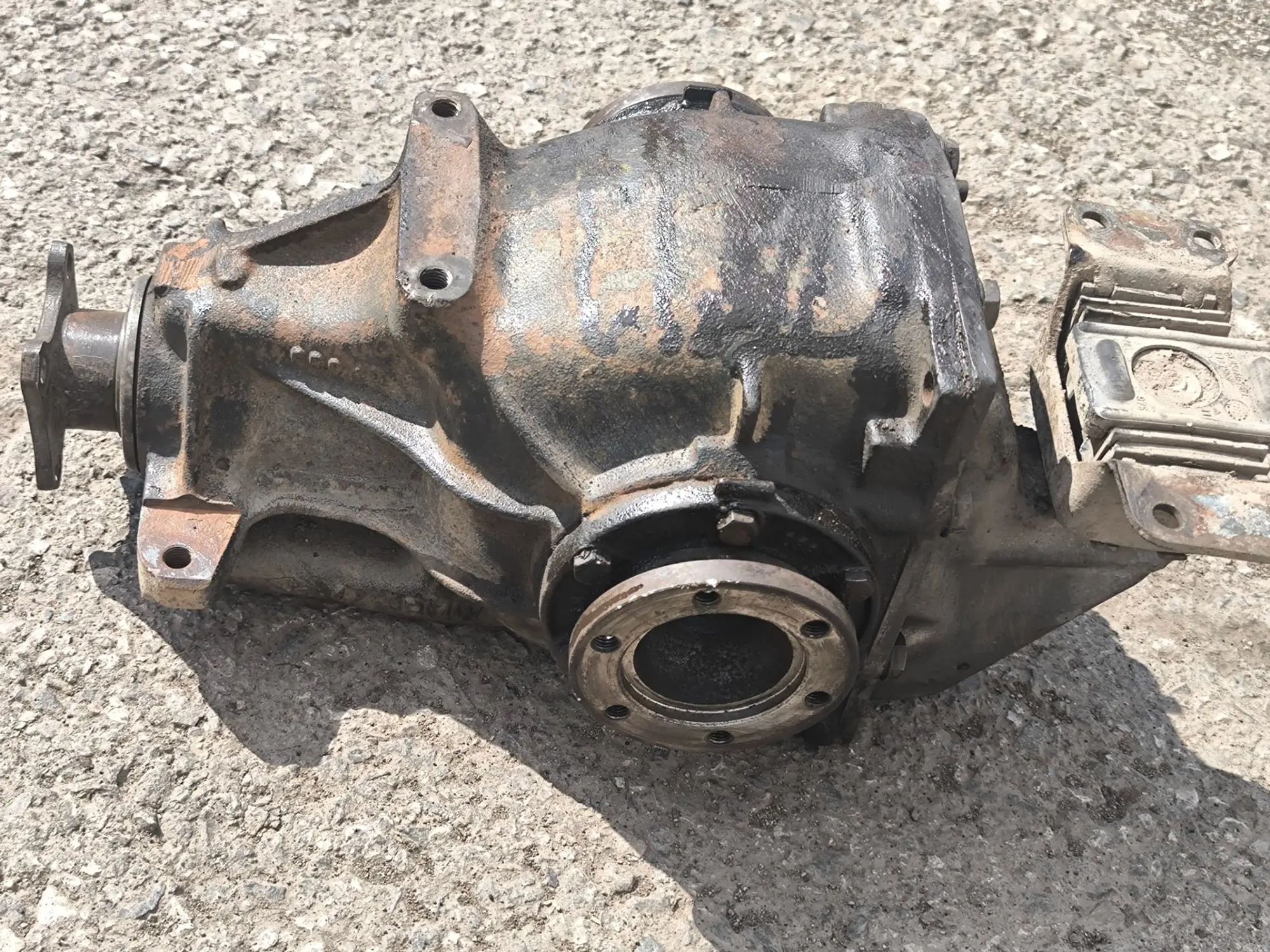 https://ycs.partsauto.market/partsauto-images/thmbs/userImages/d89d66a30f14dbad161fb7a986aa0fe5/part/17532e77-9533-4888-a1d5-f8b384e2d3ab_1782408019627.jpg
