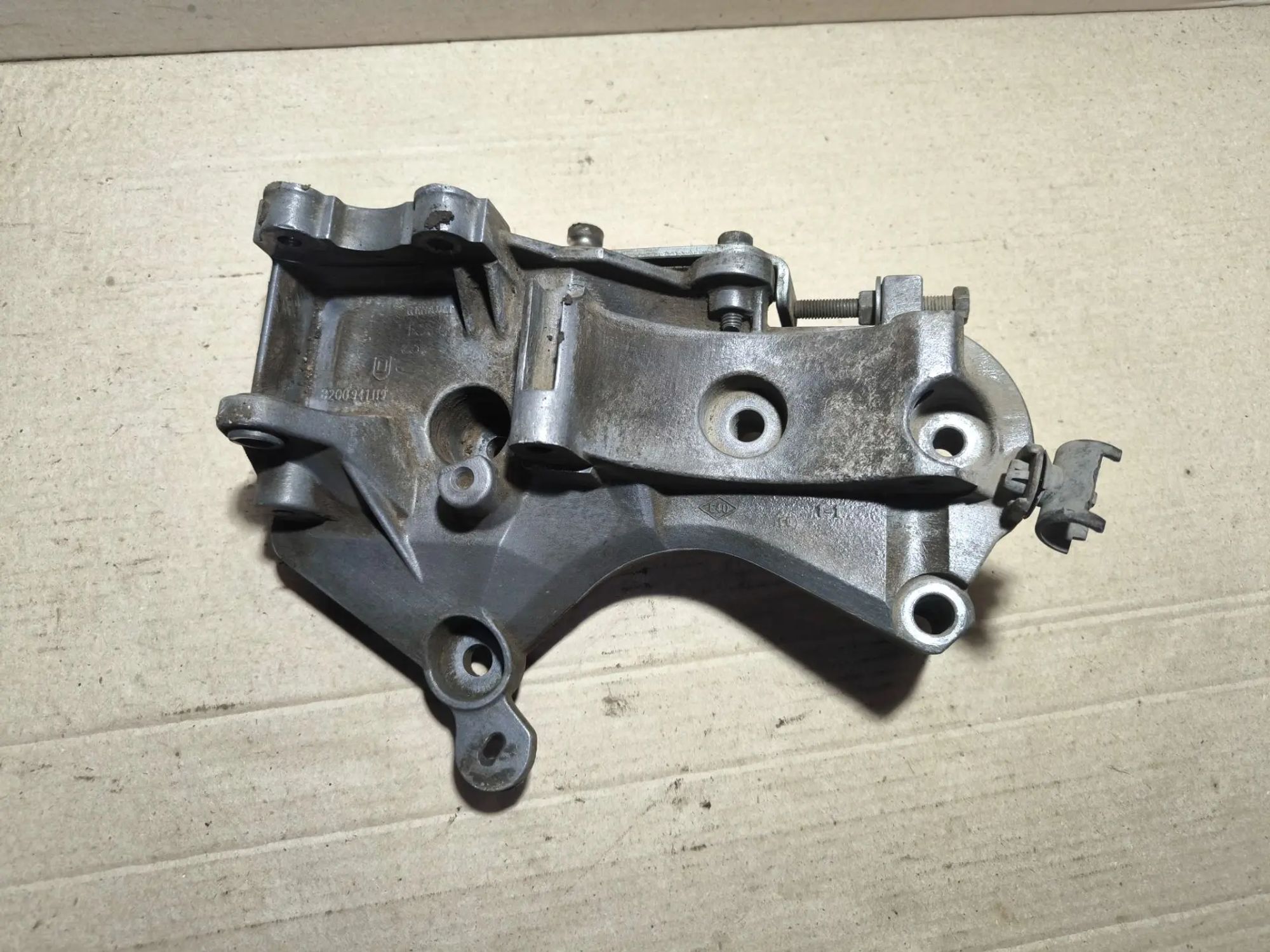 https://ycs.partsauto.market/partsauto-images/thmbs/userImages/d89d66a30f14dbad161fb7a986aa0fe5/part/17678d0b-077e-472d-a933-4de95be691b3_1783053503325.jpg
