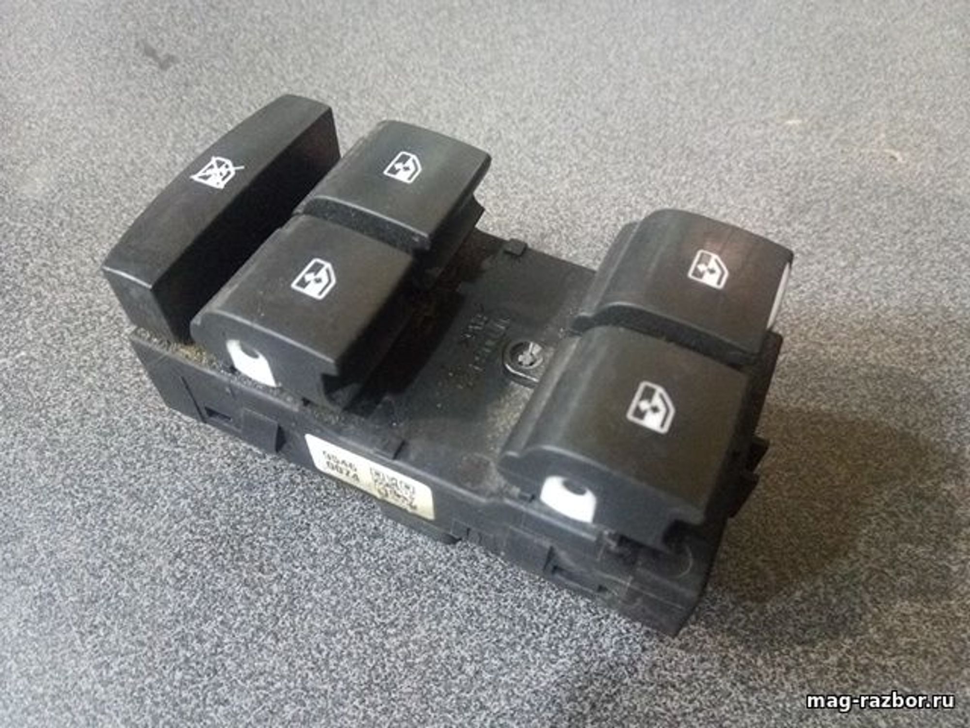 https://ycs.partsauto.market/partsauto-images/thmbs/userImages/d89d66a30f14dbad161fb7a986aa0fe5/part/187cdf3c-0c96-4f1b-8eed-9a11559c7939_1692520143855.jpg