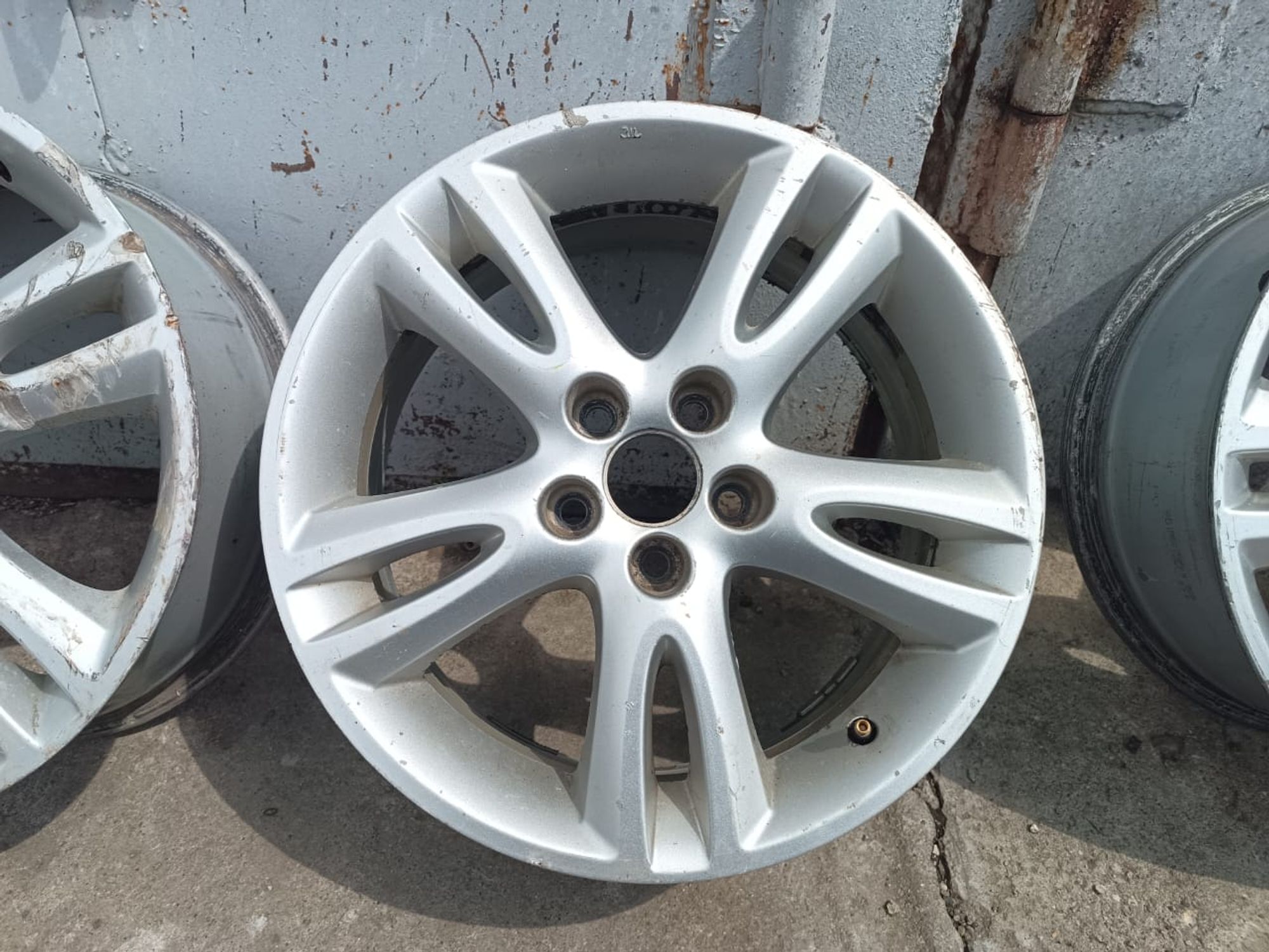 https://ycs.partsauto.market/partsauto-images/thmbs/userImages/d89d66a30f14dbad161fb7a986aa0fe5/part/1a28bea5-3560-435b-9058-2c6e3441c114_1719485951825.jpg