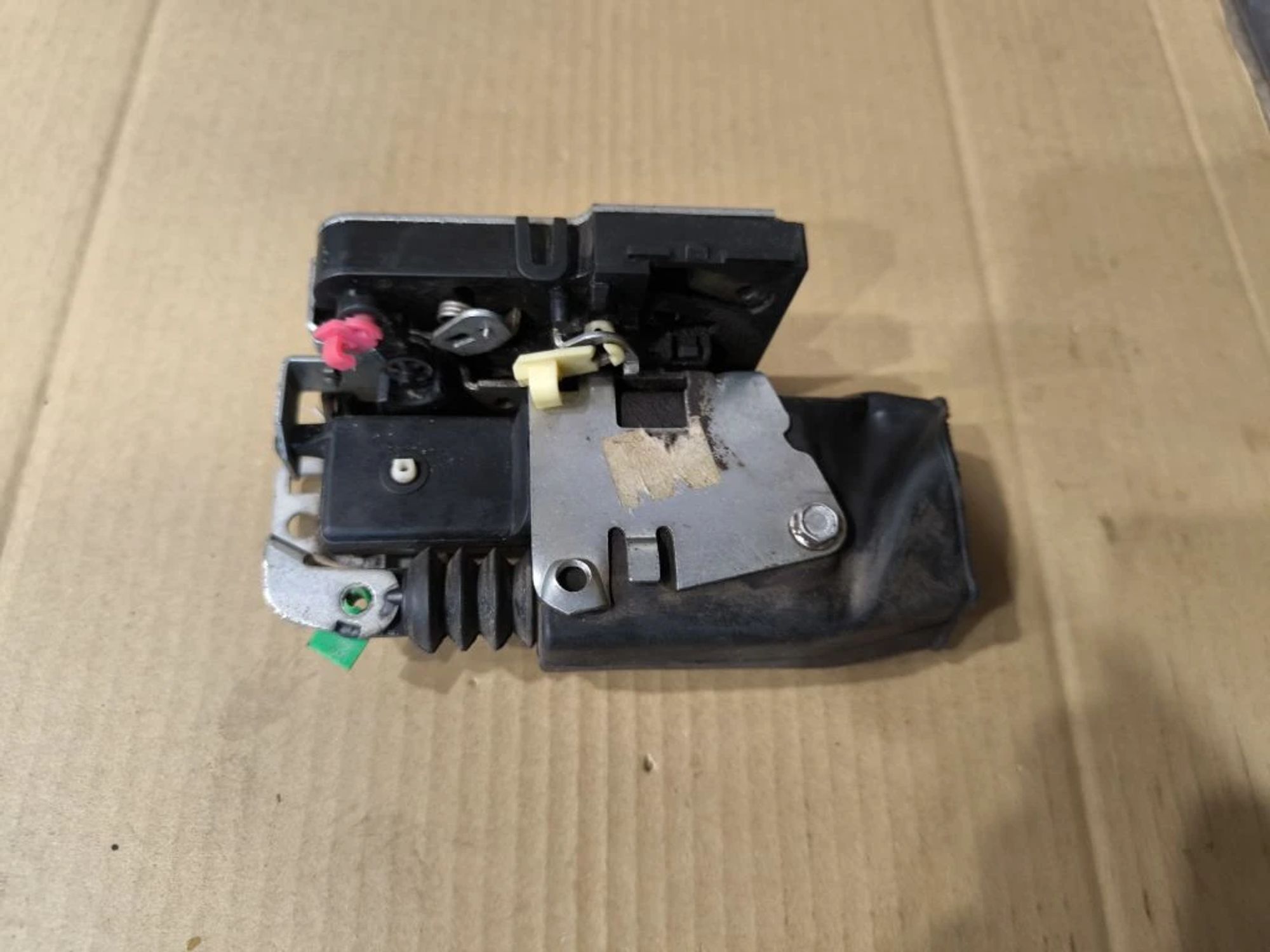 https://ycs.partsauto.market/partsauto-images/thmbs/userImages/d89d66a30f14dbad161fb7a986aa0fe5/part/1be2e053-06c7-4122-90ea-5598855aaa2b_1777884186368.jpg