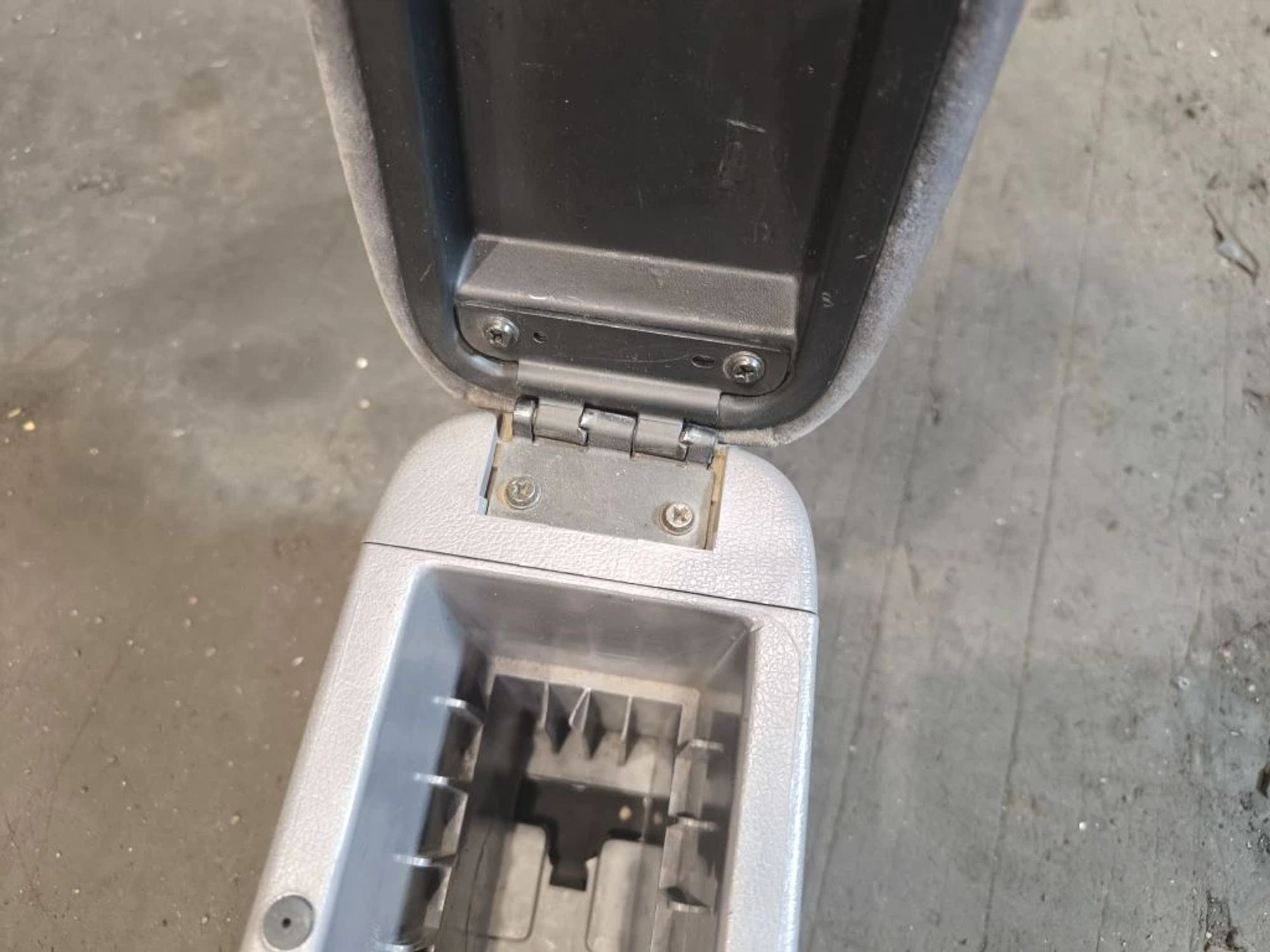 https://ycs.partsauto.market/partsauto-images/thmbs/userImages/d89d66a30f14dbad161fb7a986aa0fe5/part/1caa17b0-bf8f-4f8b-9f80-0479a37559e0_1776756321313.jpg