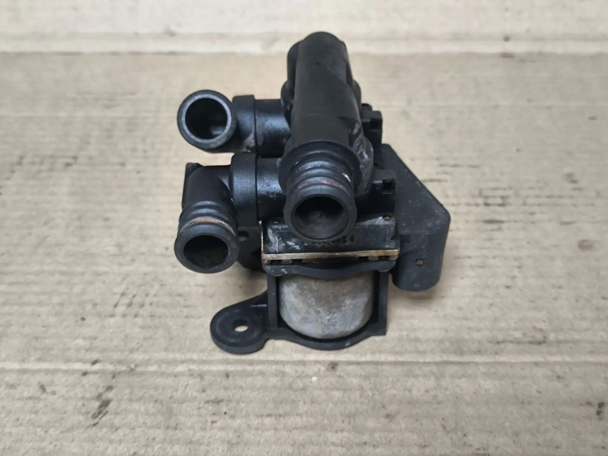 https://ycs.partsauto.market/partsauto-images/thmbs/userImages/d89d66a30f14dbad161fb7a986aa0fe5/part/1de4fca9-7fa2-452e-bfb9-2f24472c25e7_1781698472397.jpg