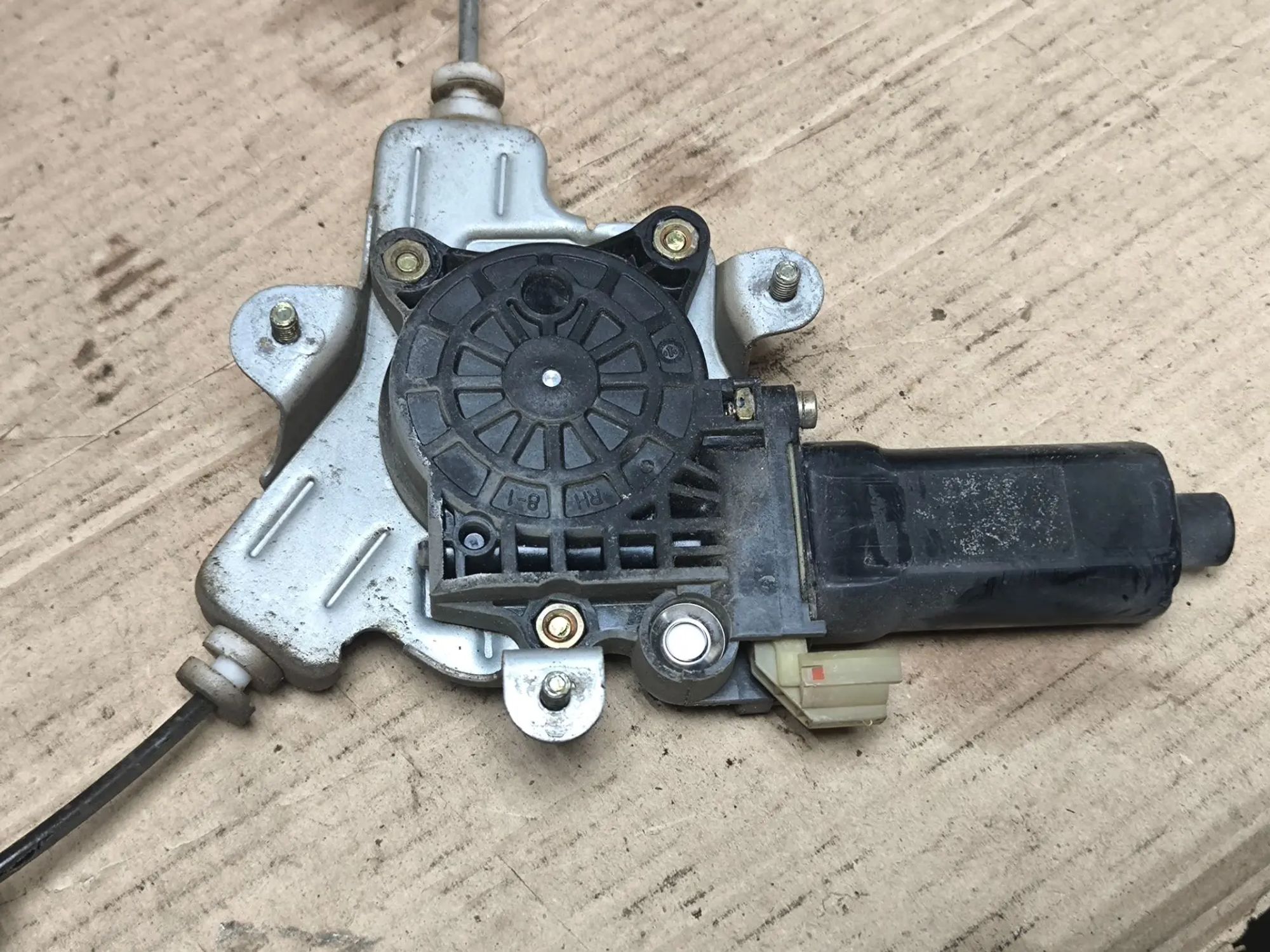 https://ycs.partsauto.market/partsauto-images/thmbs/userImages/d89d66a30f14dbad161fb7a986aa0fe5/part/1ea010f2-3b9d-41e0-bc28-986ee82caef8_1784442094040.jpg