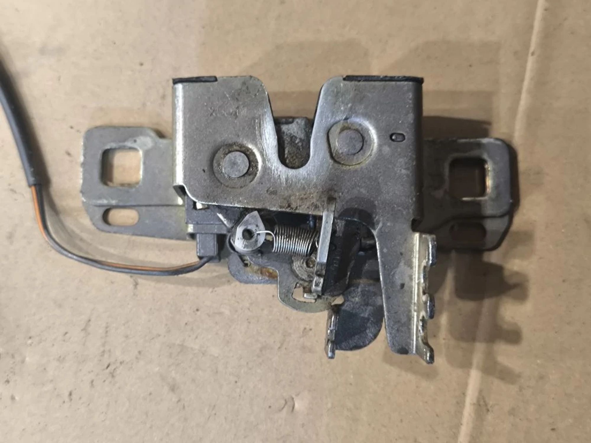 https://ycs.partsauto.market/partsauto-images/thmbs/userImages/d89d66a30f14dbad161fb7a986aa0fe5/part/20ab721b-4d4a-4829-939e-fd18ff5b3ccb_1776755061249.jpg