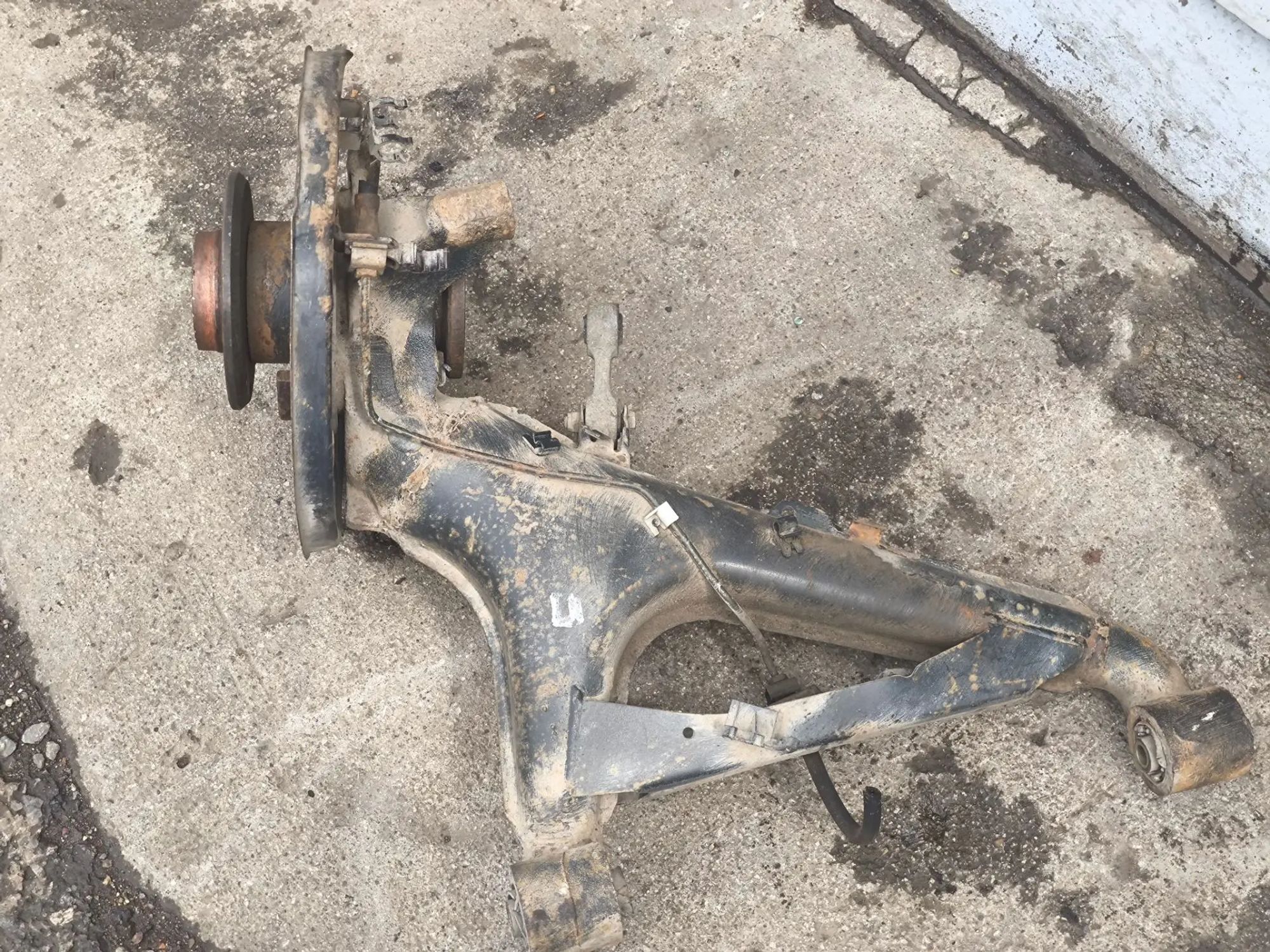 https://ycs.partsauto.market/partsauto-images/thmbs/userImages/d89d66a30f14dbad161fb7a986aa0fe5/part/219d6348-02c7-4dc1-9565-33c92a7da298_1783528303085.jpg