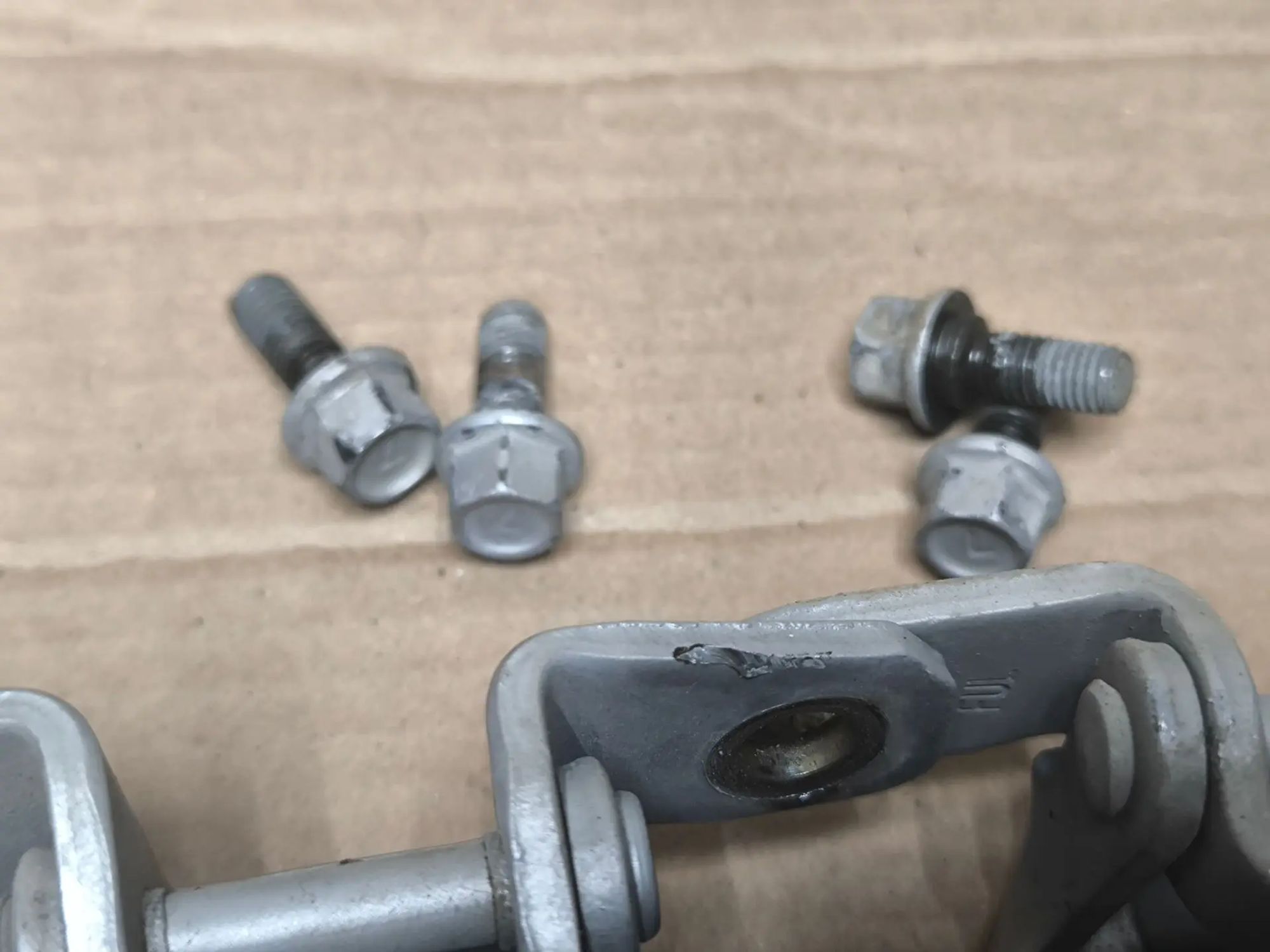 https://ycs.partsauto.market/partsauto-images/thmbs/userImages/d89d66a30f14dbad161fb7a986aa0fe5/part/21a43239-2028-48e1-951a-4a0f5e1661fa_1785559141246.jpg