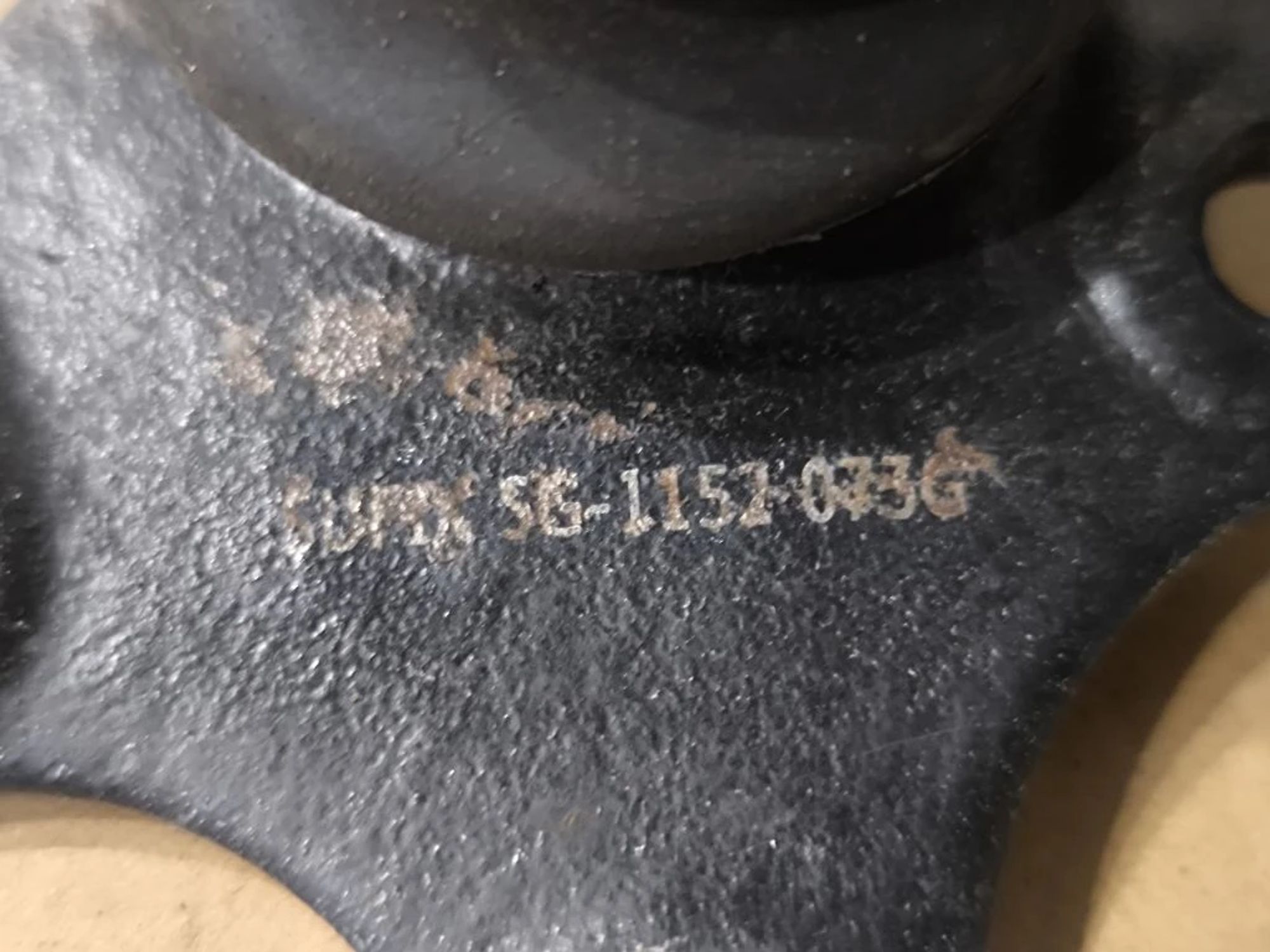 https://ycs.partsauto.market/partsauto-images/thmbs/userImages/d89d66a30f14dbad161fb7a986aa0fe5/part/225b9576-641e-45e1-8a74-2b55ab3c4e27_1776848112344.jpg