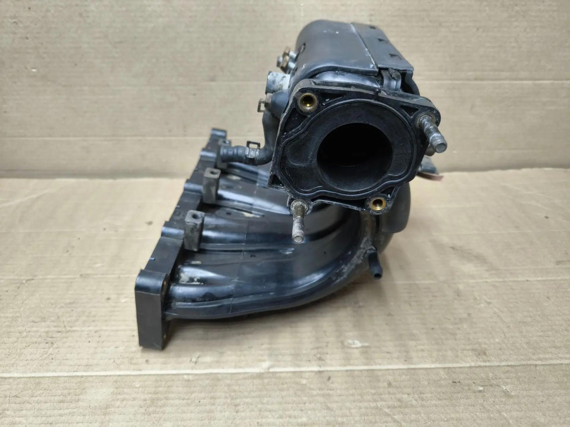 https://ycs.partsauto.market/partsauto-images/thmbs/userImages/d89d66a30f14dbad161fb7a986aa0fe5/part/27d2f757-9c94-4103-a79e-e72b11911ef4_1786975164510.jpg