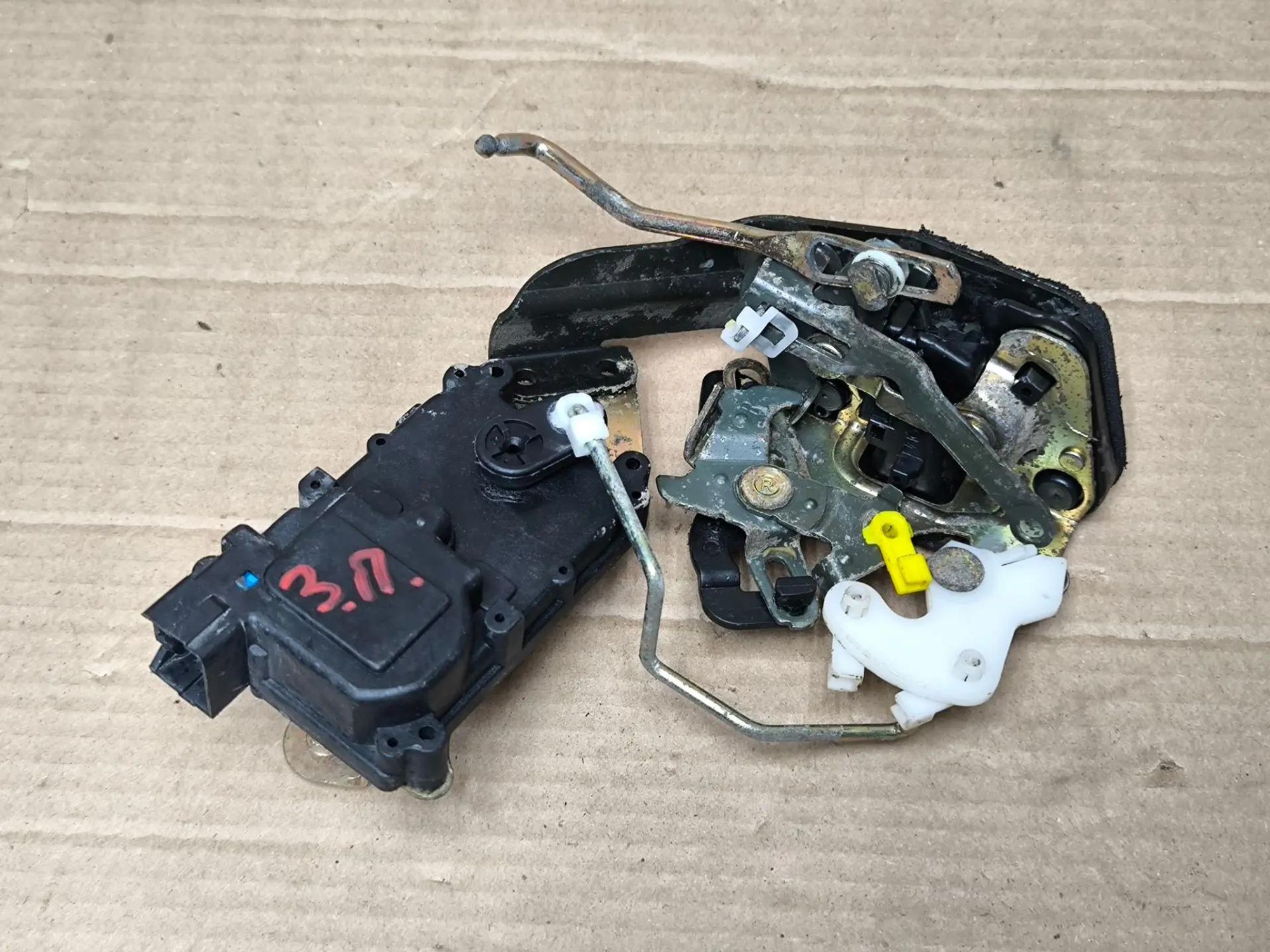 https://ycs.partsauto.market/partsauto-images/thmbs/userImages/d89d66a30f14dbad161fb7a986aa0fe5/part/2a2fb49b-a5ec-4d85-af82-85c236f21fcb_1785570593553.jpg