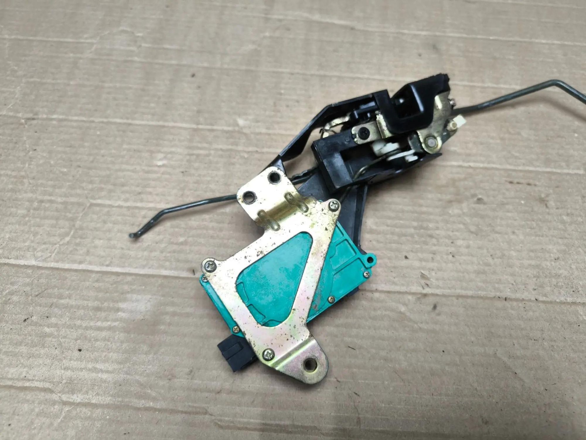 https://ycs.partsauto.market/partsauto-images/thmbs/userImages/d89d66a30f14dbad161fb7a986aa0fe5/part/2a7e0a38-4ee7-4d84-9500-94eafe2ce579_1785570263317.jpg