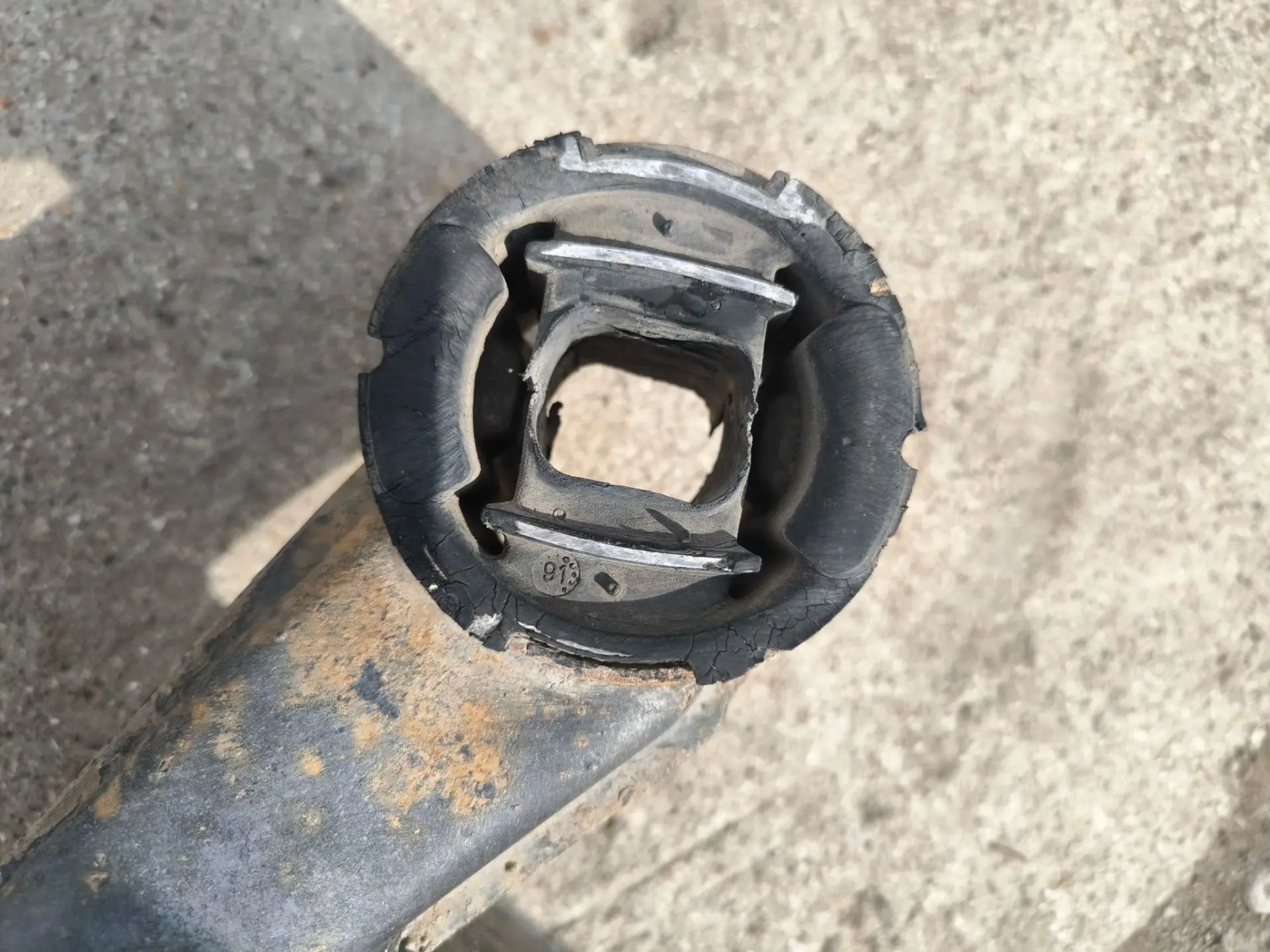 https://ycs.partsauto.market/partsauto-images/thmbs/userImages/d89d66a30f14dbad161fb7a986aa0fe5/part/2ac0a3e3-bd29-4bc4-aab1-054d66f3b9f6_1783528868420.jpg