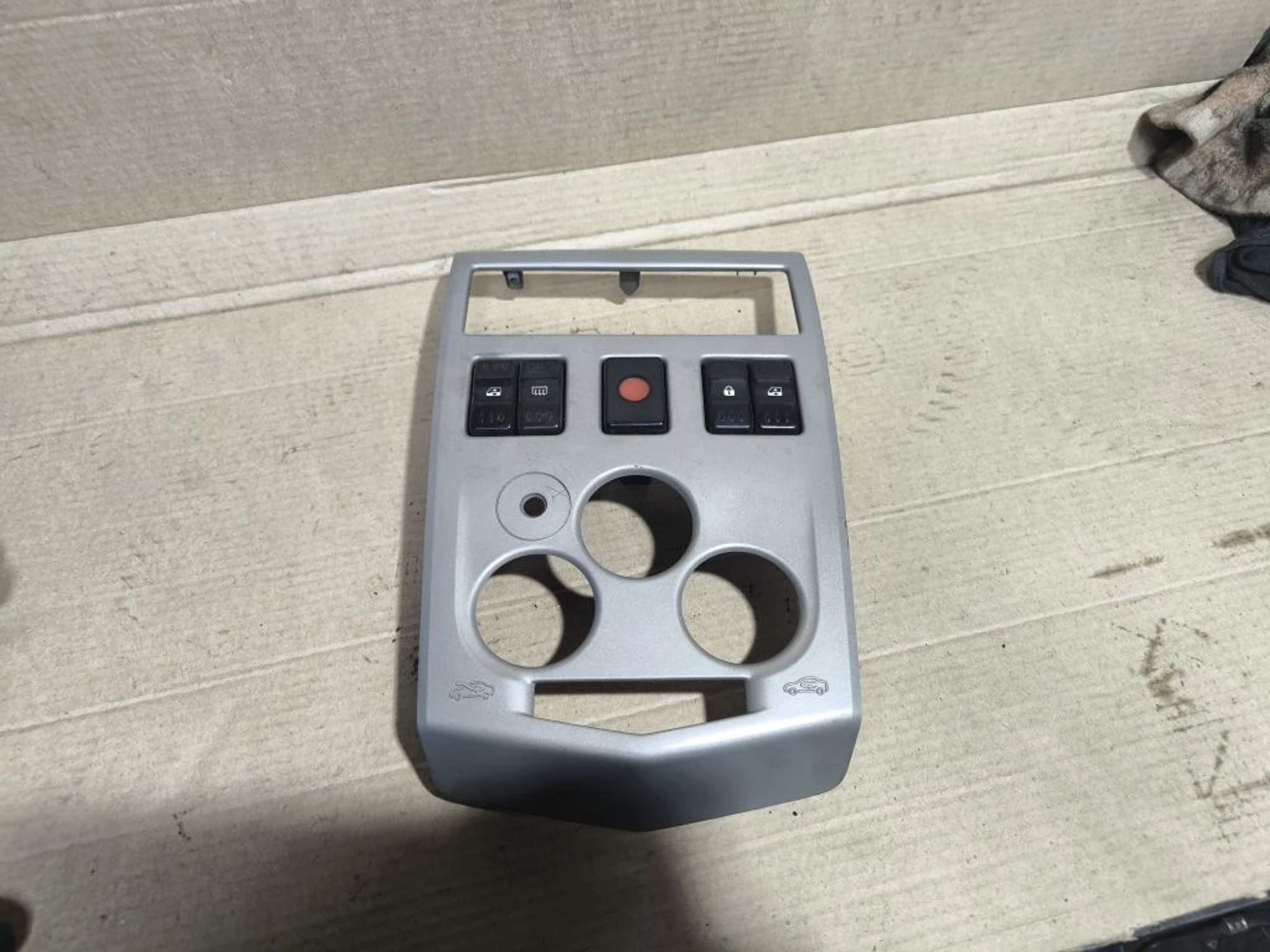 https://ycs.partsauto.market/partsauto-images/thmbs/userImages/d89d66a30f14dbad161fb7a986aa0fe5/part/2acece20-9441-4a76-b8cc-8f5be5595f1e_1781076758548.jpg