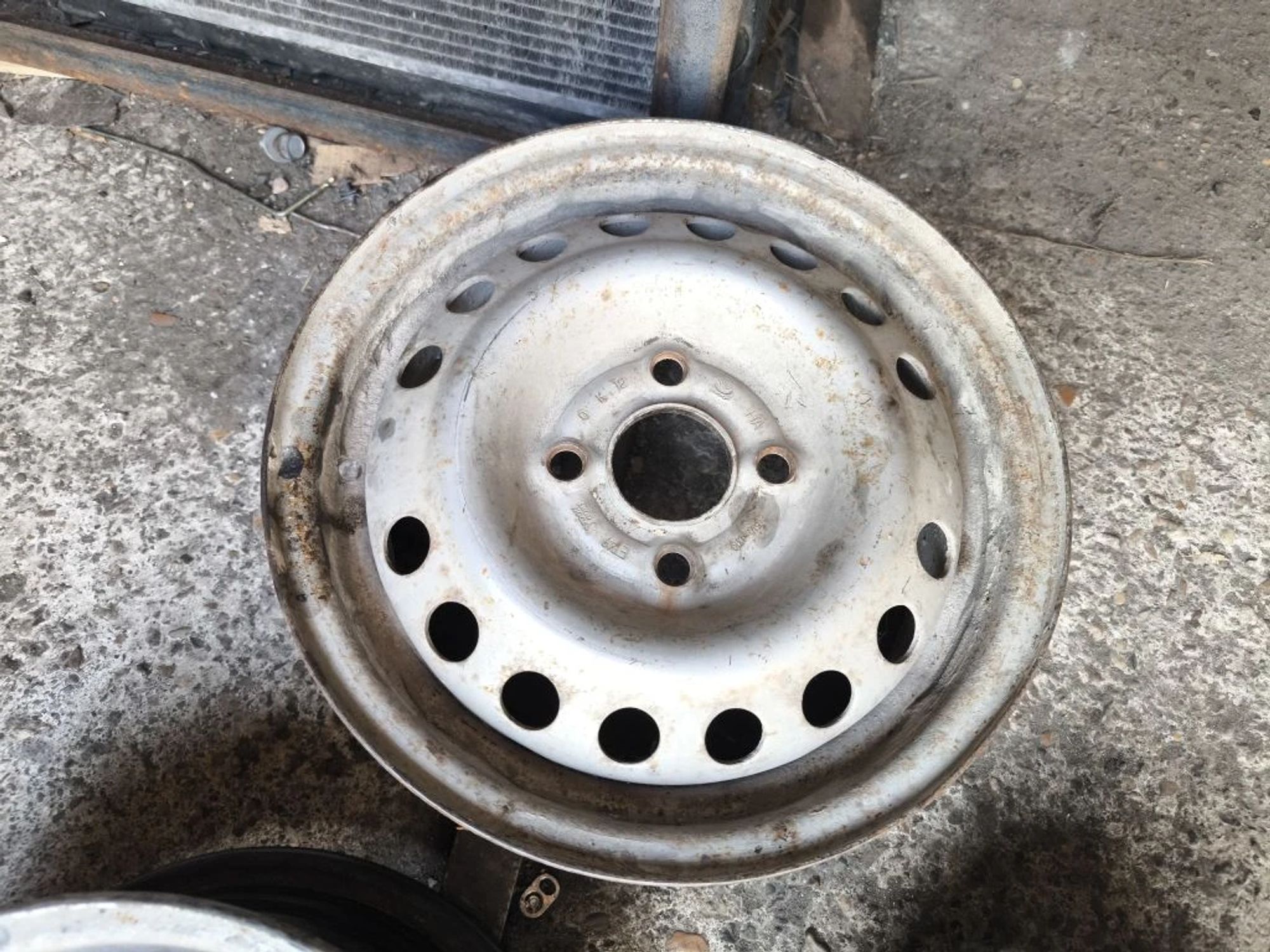 https://ycs.partsauto.market/partsauto-images/thmbs/userImages/d89d66a30f14dbad161fb7a986aa0fe5/part/2c15d3a2-0cb3-452f-89e8-88477a6803bc_1778832233174.jpg