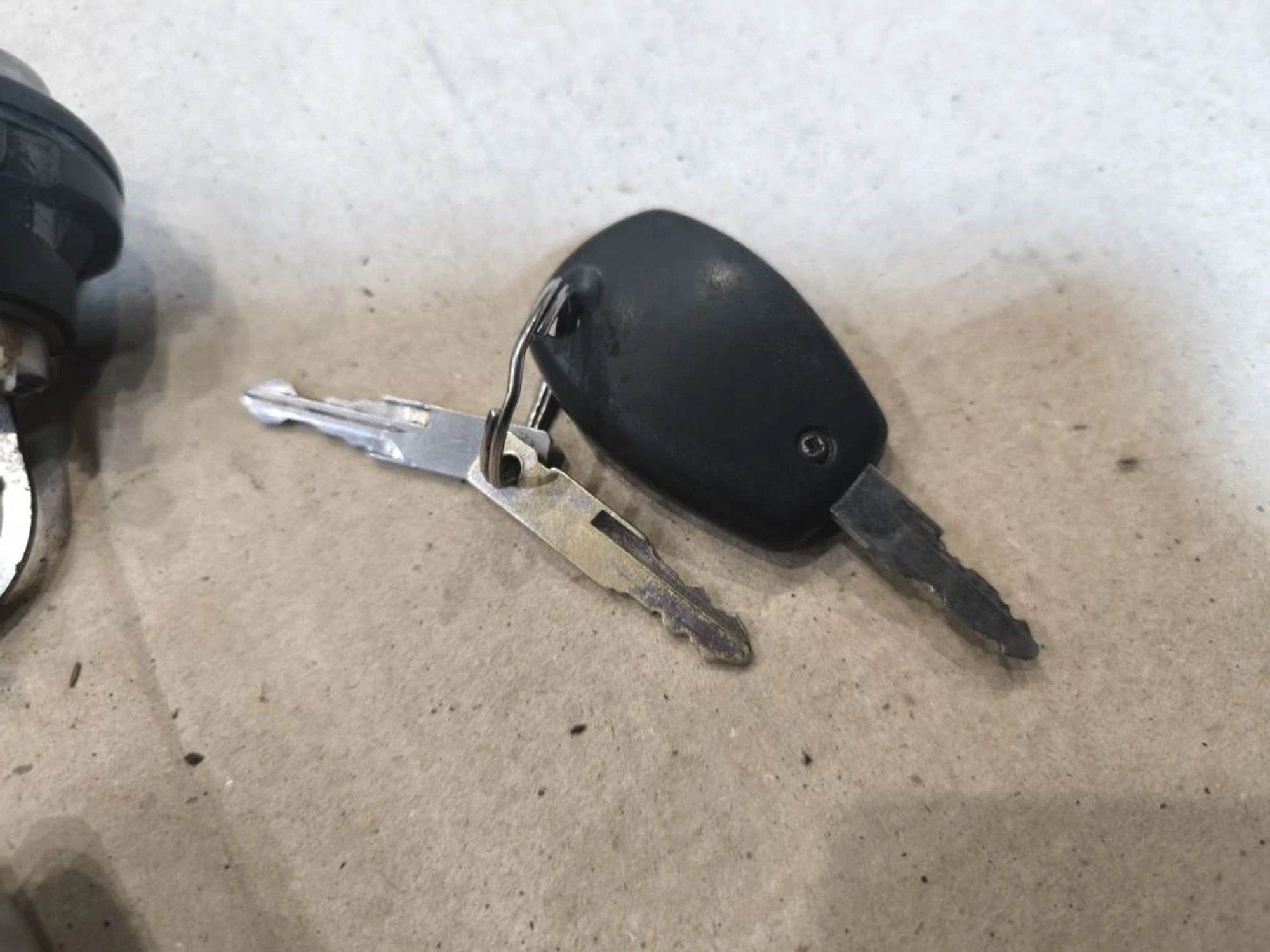 https://ycs.partsauto.market/partsauto-images/thmbs/userImages/d89d66a30f14dbad161fb7a986aa0fe5/part/2ca9b2a5-d845-4a66-aa87-409d9e96d575_1779948758610.jpg