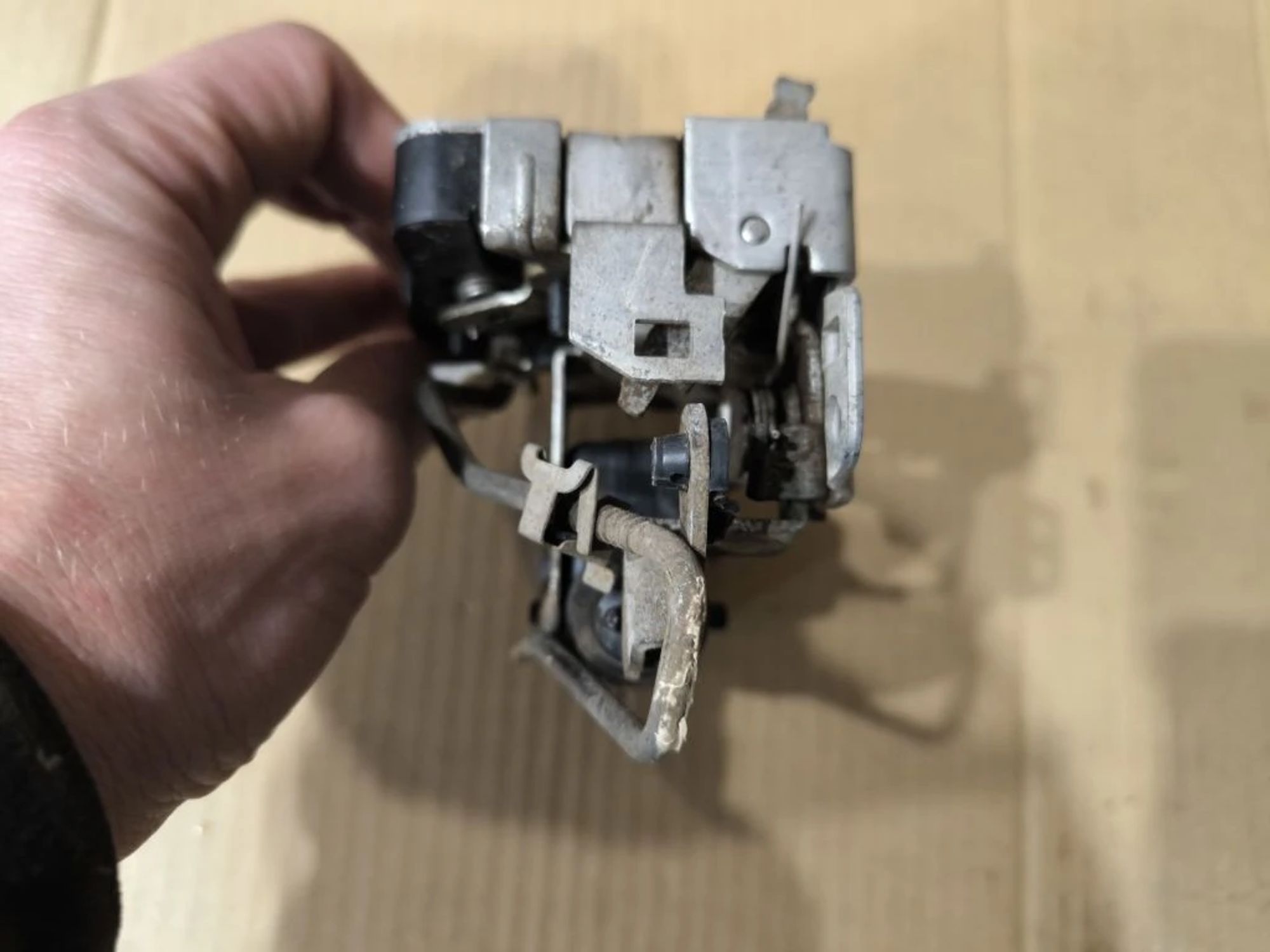 https://ycs.partsauto.market/partsauto-images/thmbs/userImages/d89d66a30f14dbad161fb7a986aa0fe5/part/2f0b8f6c-c374-47c3-a8da-4dced91c1e42_1777884126244.jpg