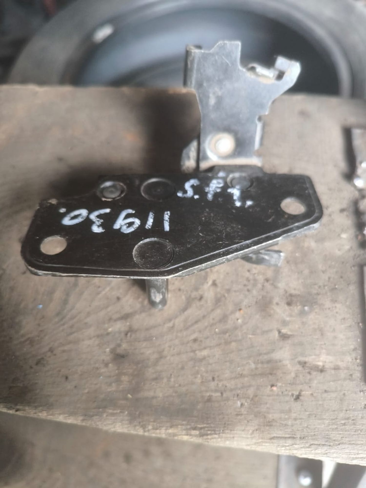 https://ycs.partsauto.market/partsauto-images/thmbs/userImages/d89d66a30f14dbad161fb7a986aa0fe5/part/349ed454-9f6d-432b-806a-13f9c82e4241_1748692990170.jpg