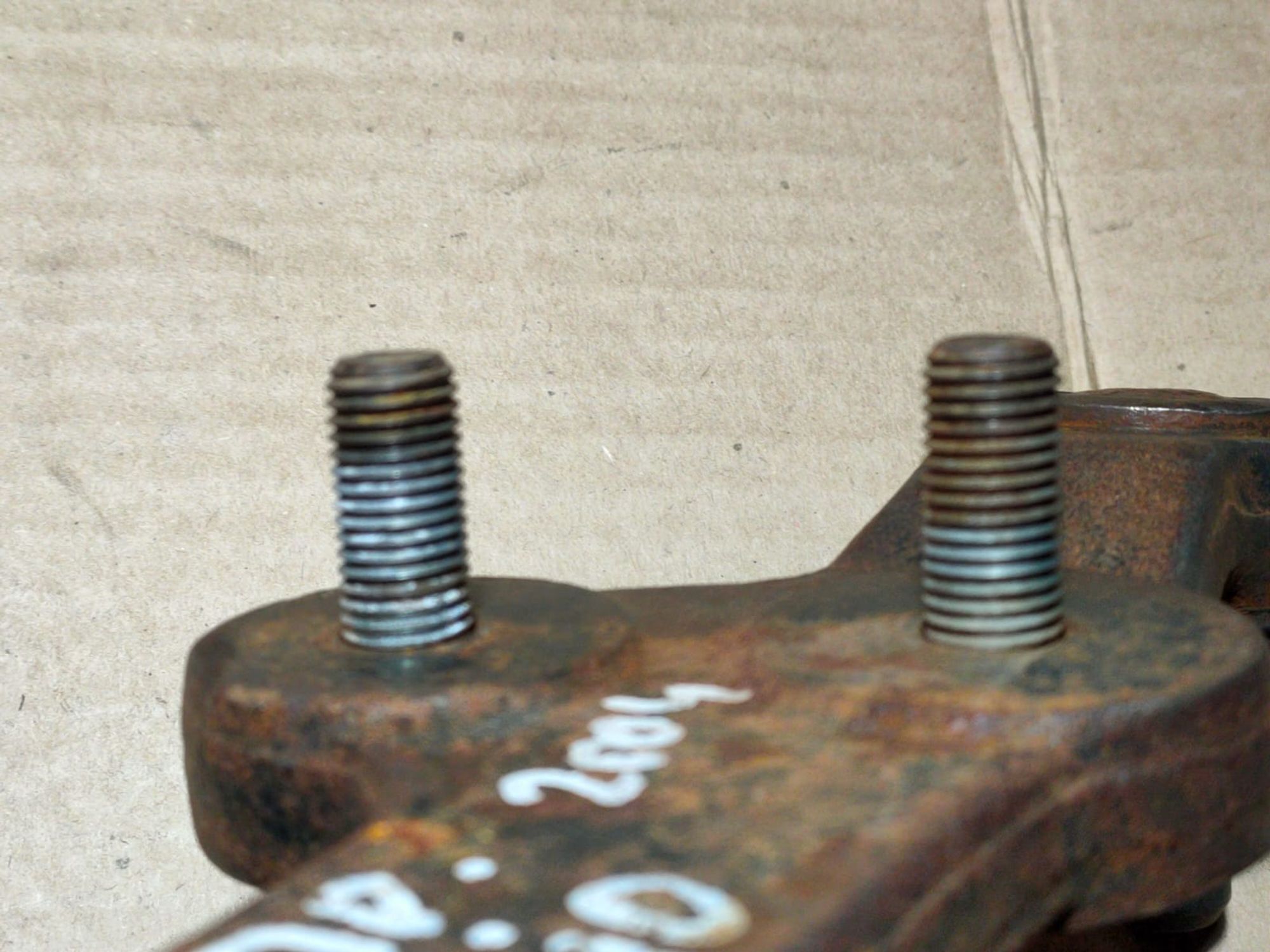 https://ycs.partsauto.market/partsauto-images/thmbs/userImages/d89d66a30f14dbad161fb7a986aa0fe5/part/352e16b2-beb0-45c7-b551-5a139512f242_1729662230412.jpg