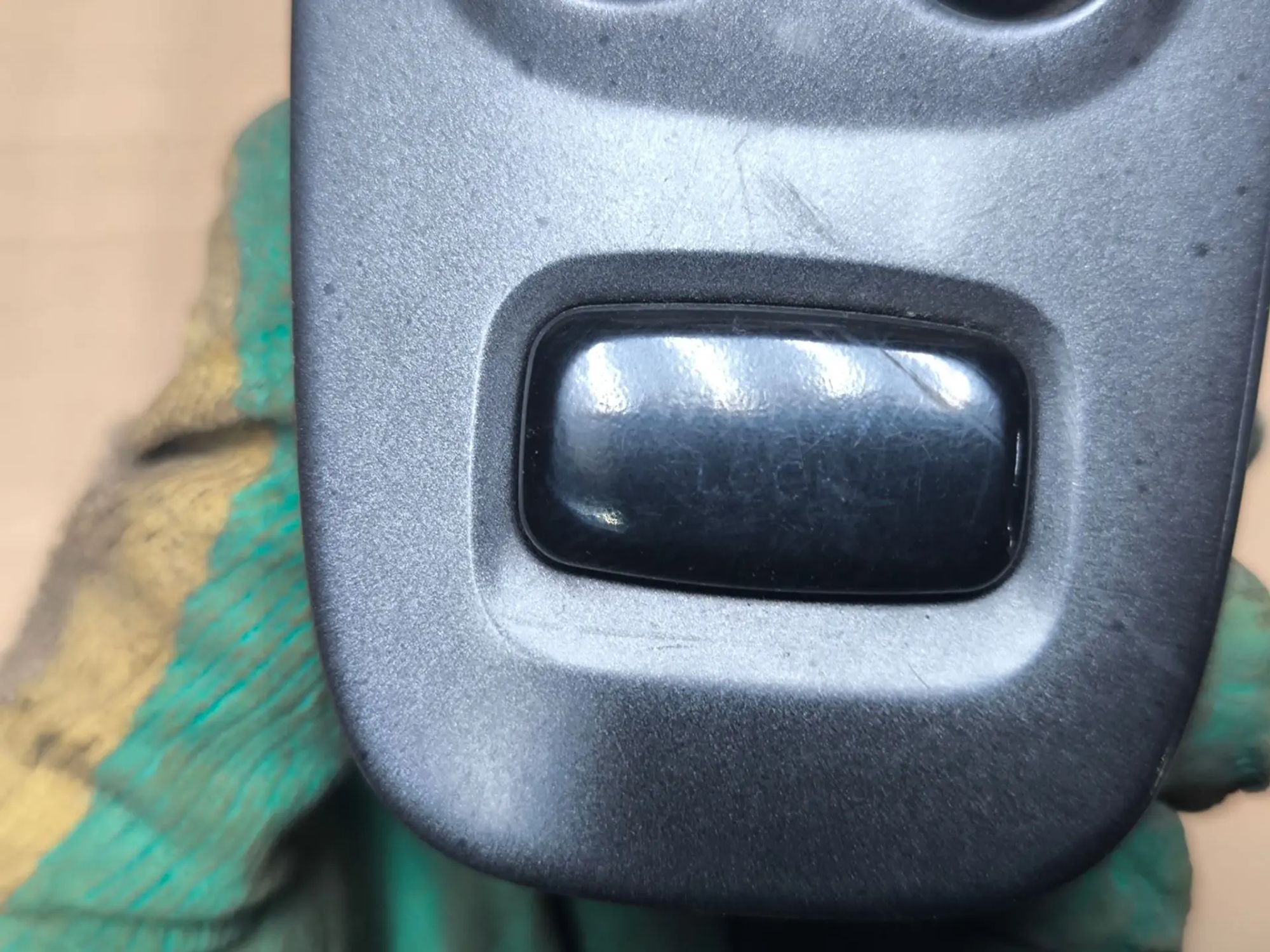 https://ycs.partsauto.market/partsauto-images/thmbs/userImages/d89d66a30f14dbad161fb7a986aa0fe5/part/36a0b129-fe43-4039-8c7e-fc87769d61a6_1784893329633.jpg