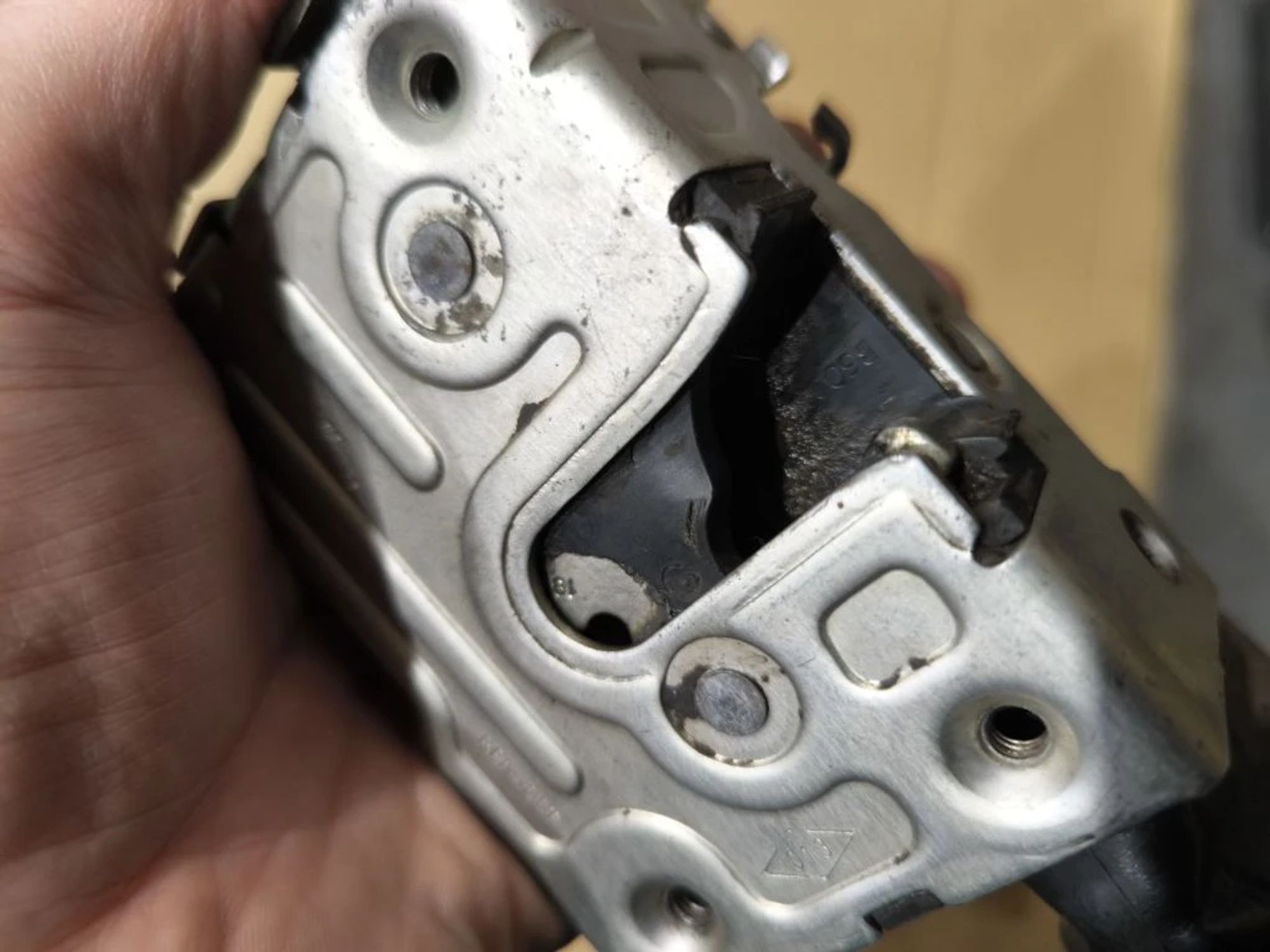 https://ycs.partsauto.market/partsauto-images/thmbs/userImages/d89d66a30f14dbad161fb7a986aa0fe5/part/36f09dfb-939f-479f-a174-83cc78026bfc_1777884189075.jpg