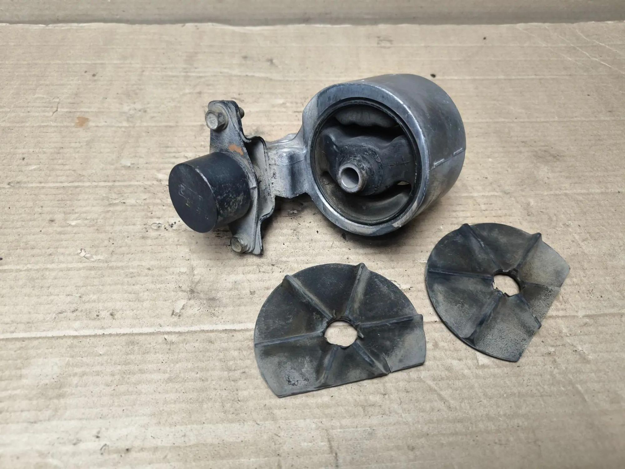 https://ycs.partsauto.market/partsauto-images/thmbs/userImages/d89d66a30f14dbad161fb7a986aa0fe5/part/373913f9-bf92-4e3a-9c15-2e20f9d8ae86_1787032462026.jpg