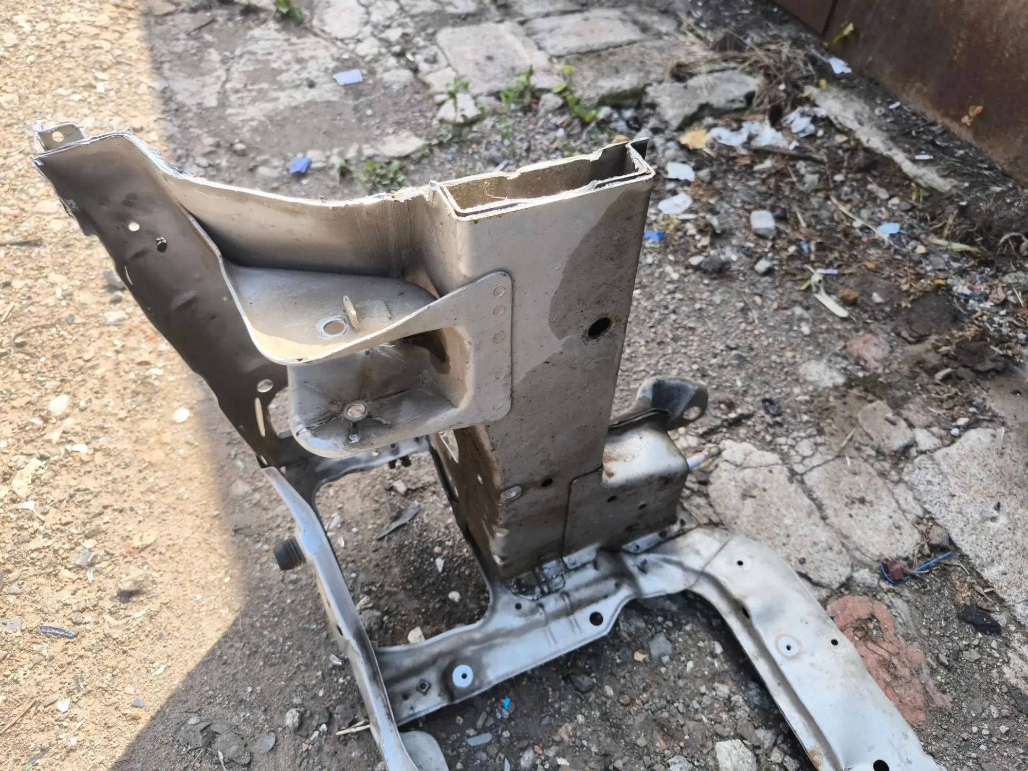 https://ycs.partsauto.market/partsauto-images/thmbs/userImages/d89d66a30f14dbad161fb7a986aa0fe5/part/37a23762-cab9-4379-acdc-f171e9d03901_1786286644855.jpg